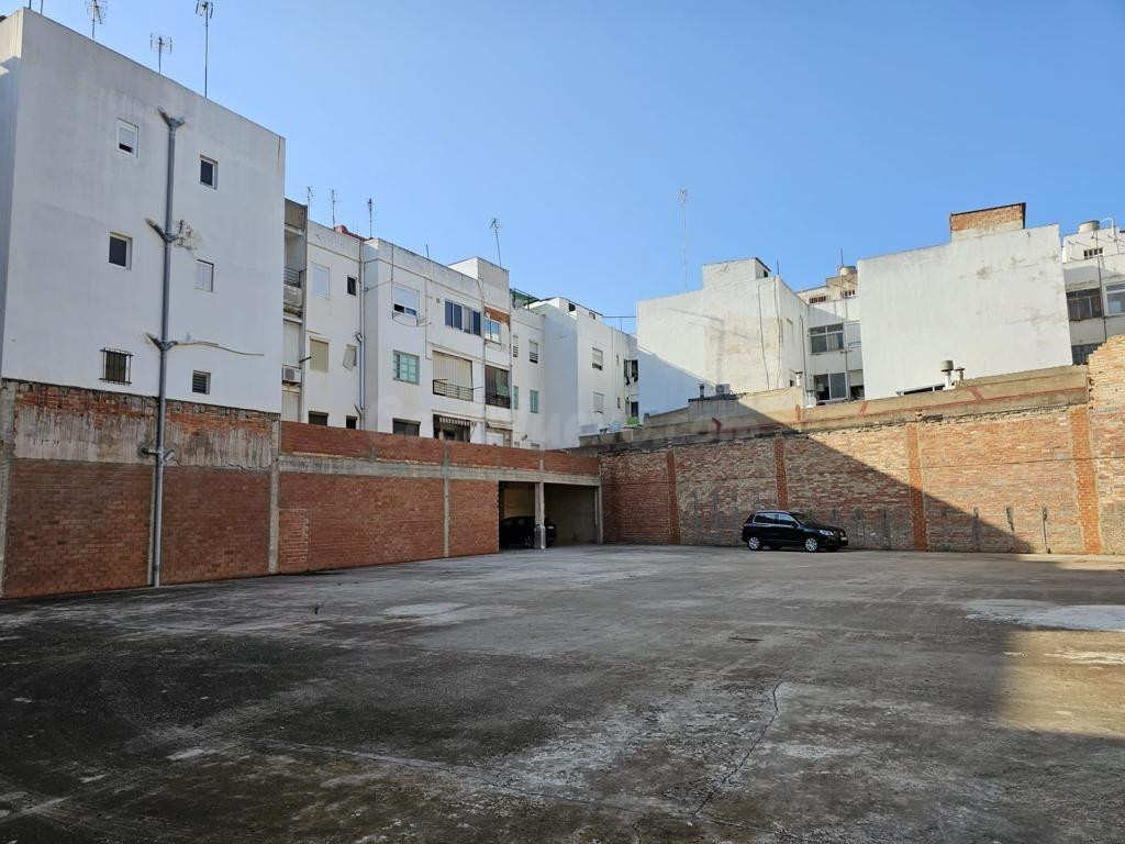LOCAL/SOLAR EN VENTA EN EL CENTRO DE SUECA