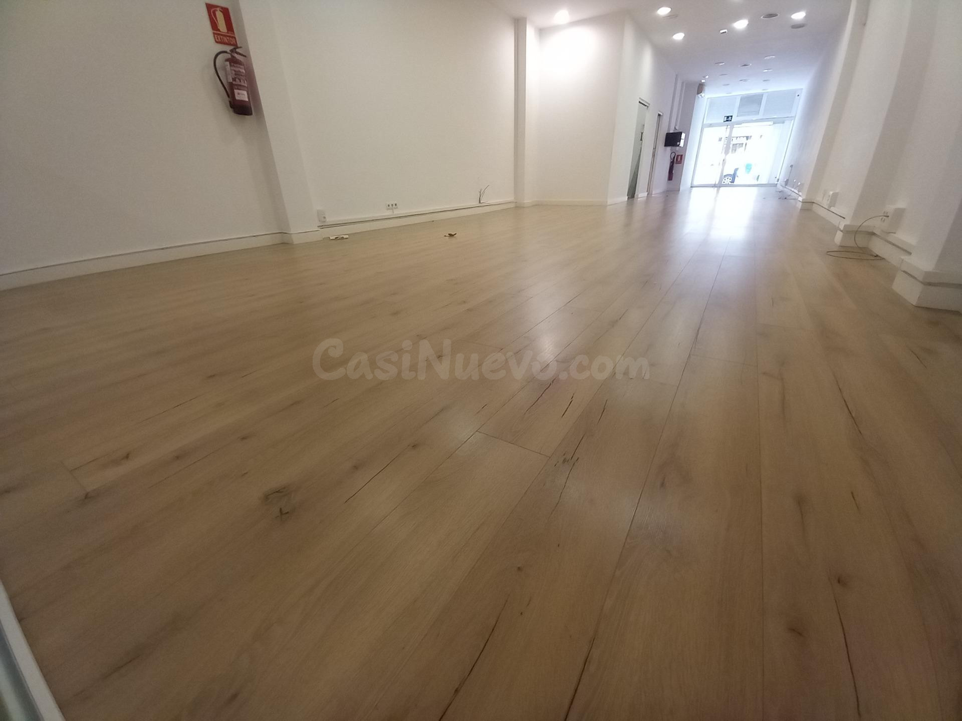Local comercial con inquilinos junto Plaça del Centre