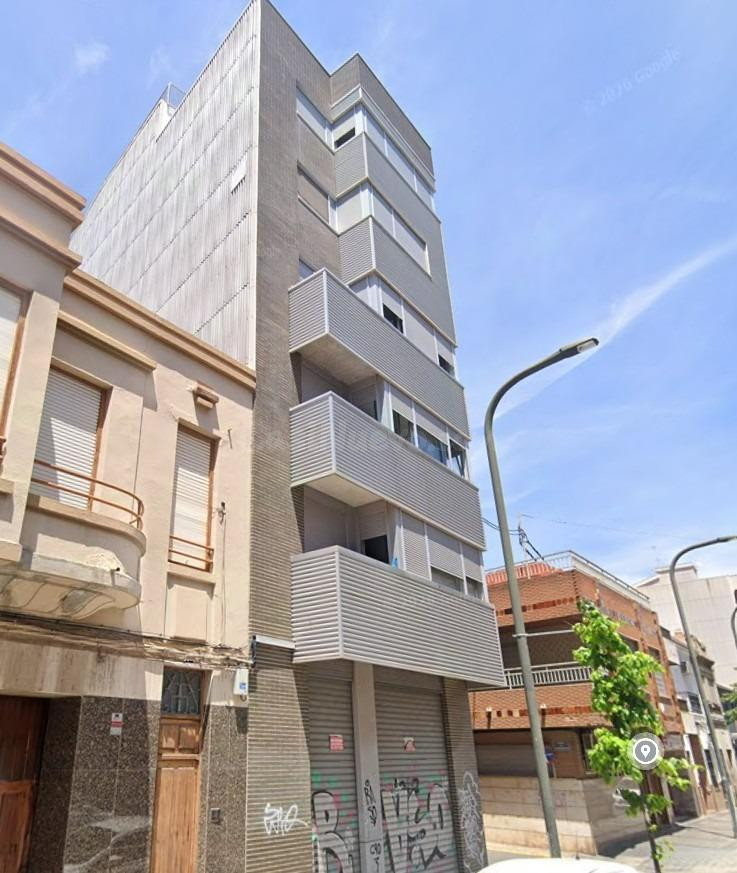 AMPLIO LOCAL COMERCIAL DE 215 M2 EN MASSANASSA, JUNTO A VALENCIA