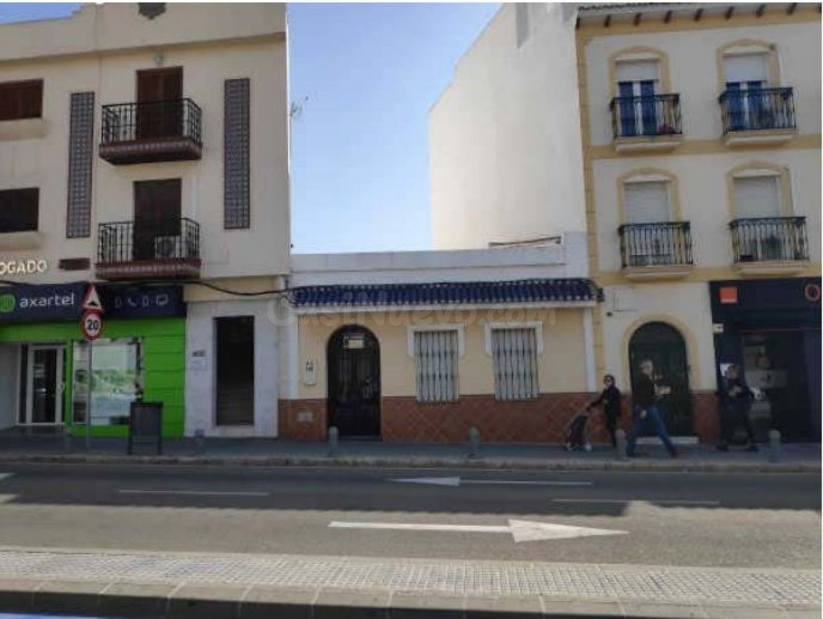 CASA MATA A LA VENTA EN CENTRO DE NERJA