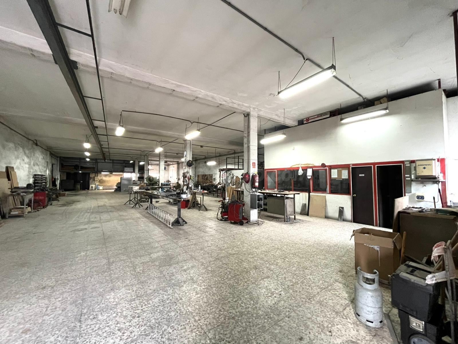 Nave industrial en suelo urbano
