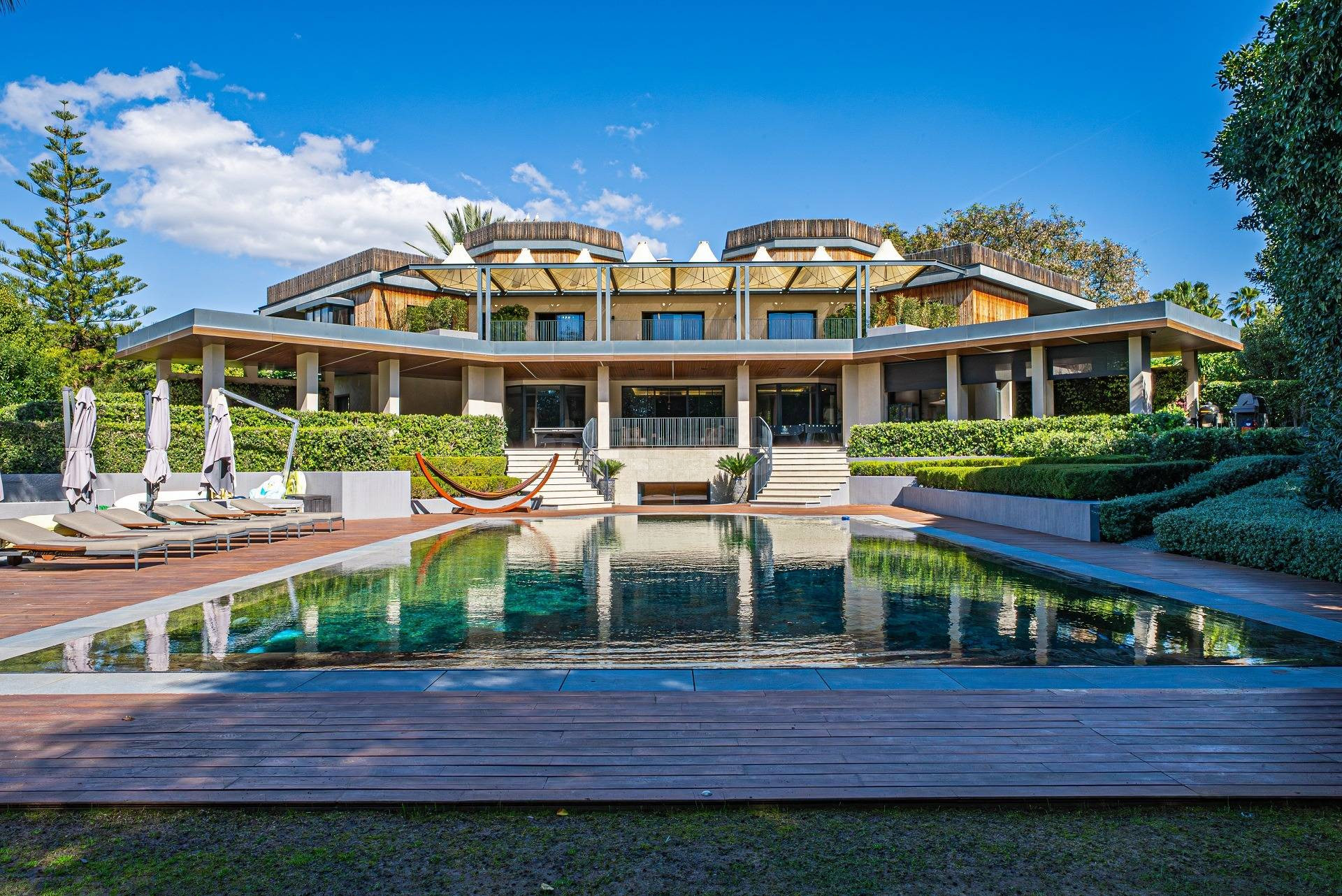 Exclusiva mansión en venta en primera línea de golf en Guadalmina Baja — Una joya de lujo en el corazón de la Costa del Sol. Marbella