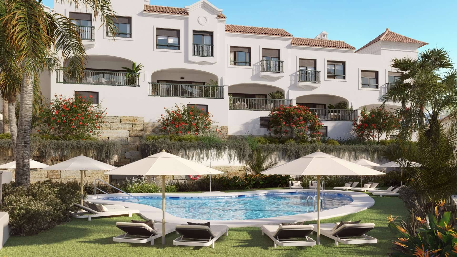 Adosado de lujo con solárium privado en venta en Estepona, Málaga