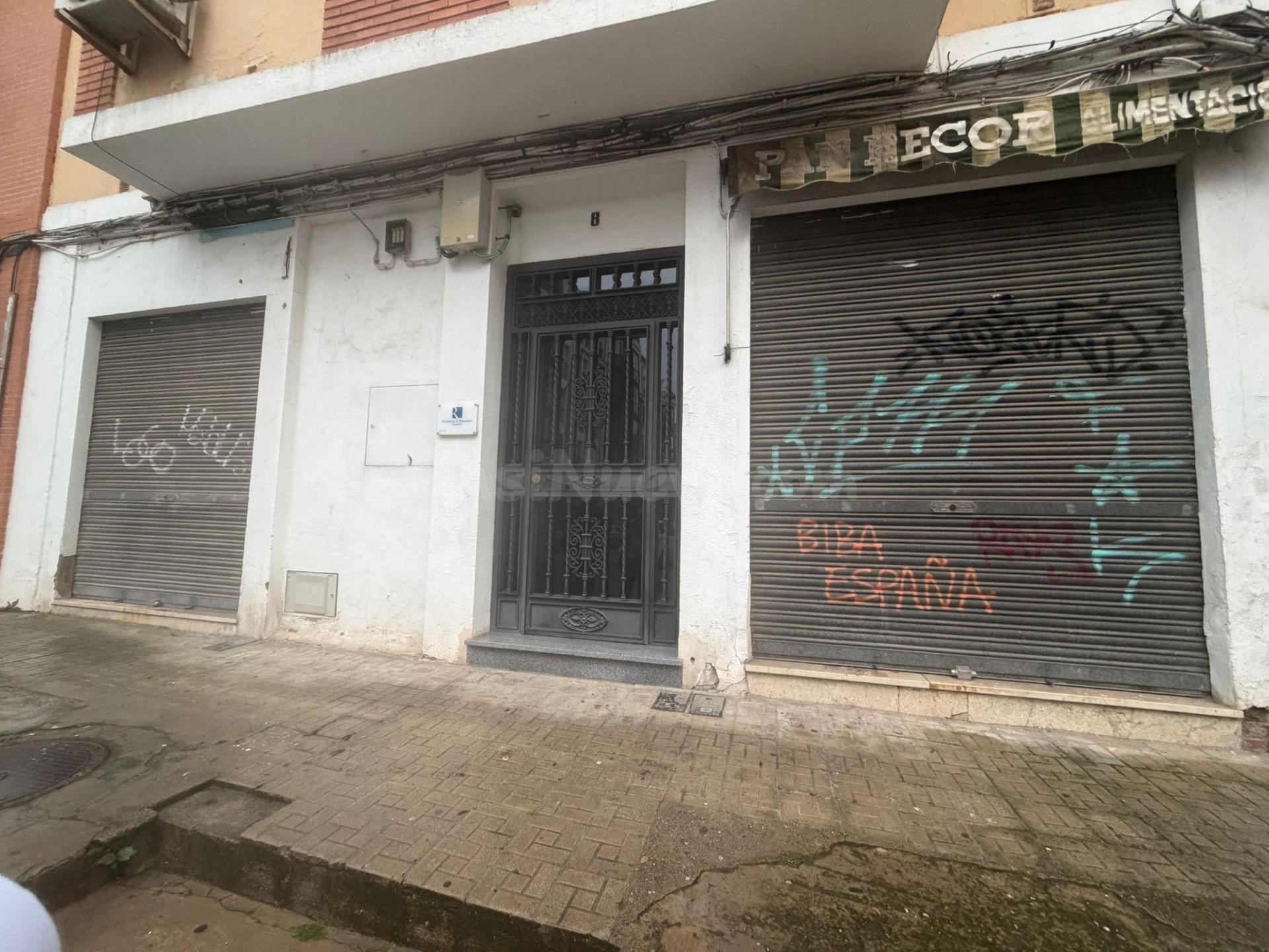 LOCAL COMERCIAL EN PLENO CENTRO, CON POSIBILIDAD DE HACER APARTAMENTOS