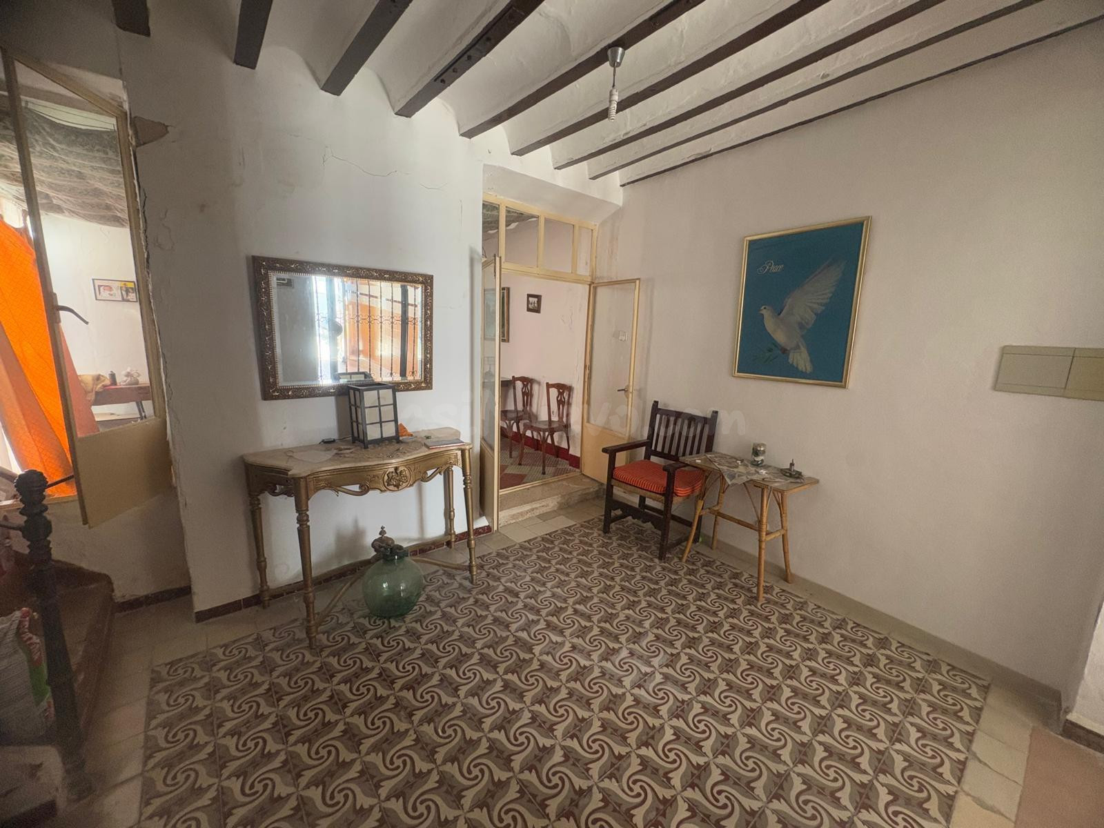 OPORTUNIDAD ÚNICA: CASA DE DOS PLANTAS CON PATIO Y POZO EN B - foto 2