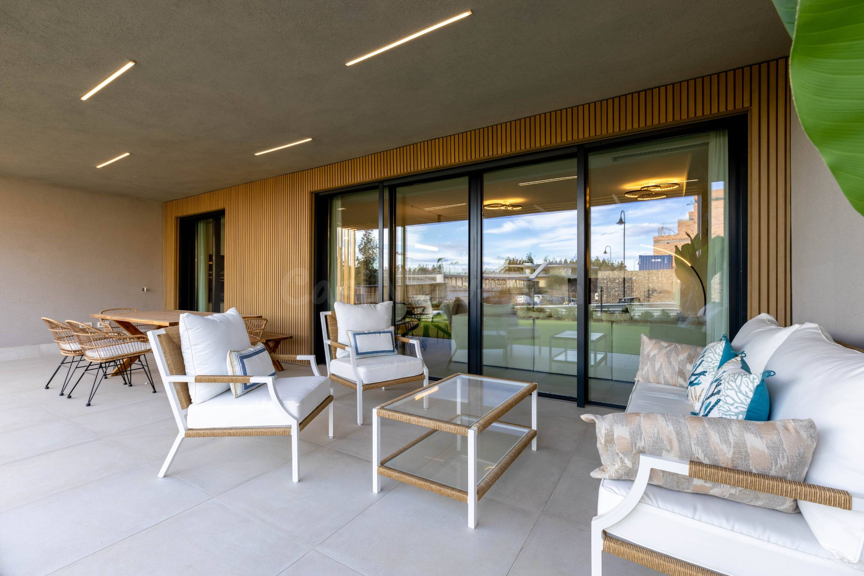 Elegante vivienda adosada en venta en Calaburra–Chaparral, a pasos de la playa y campos de golf. Mijas