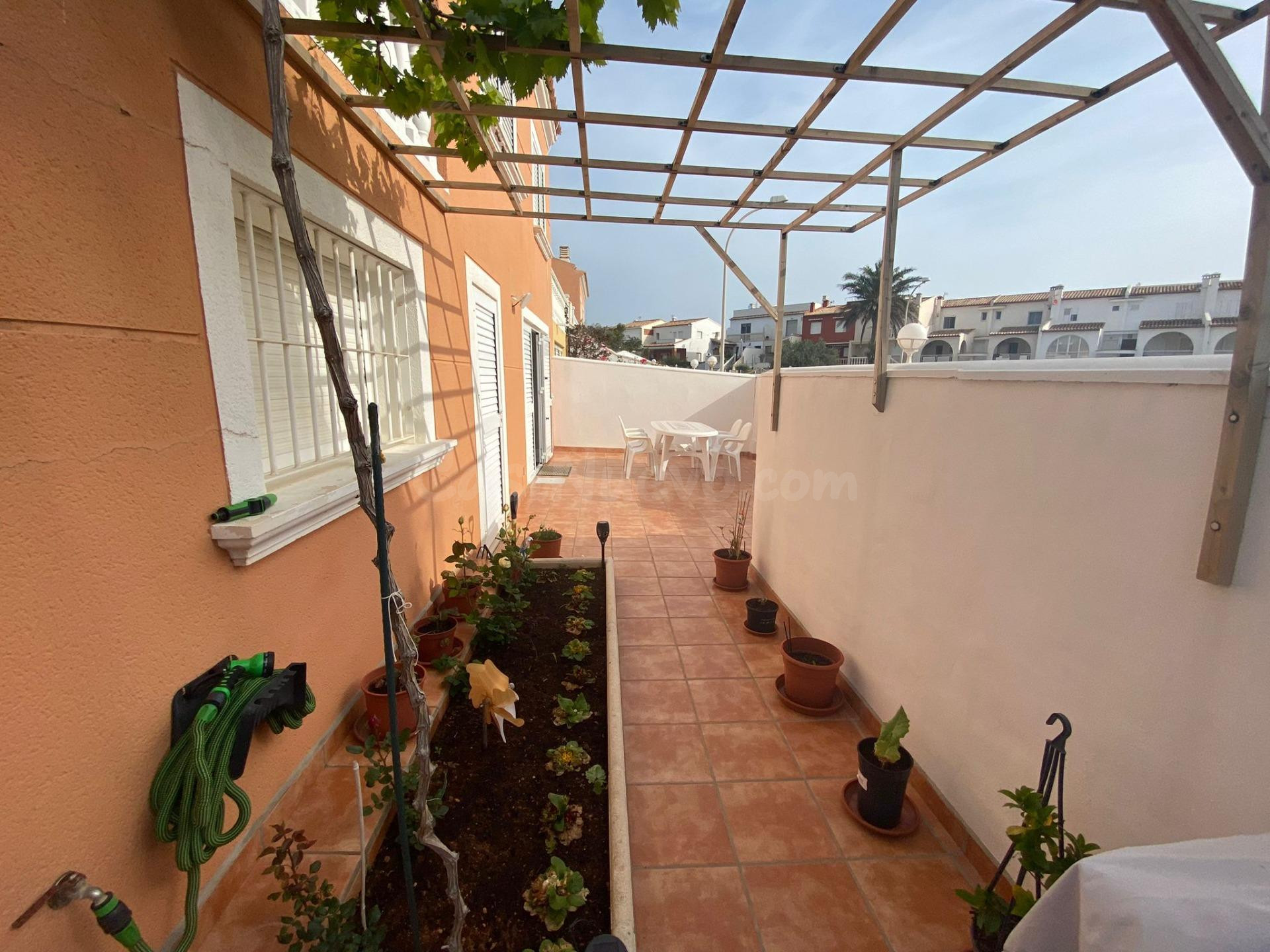 Bungalow de 4 dormitorios en Oliva Nova