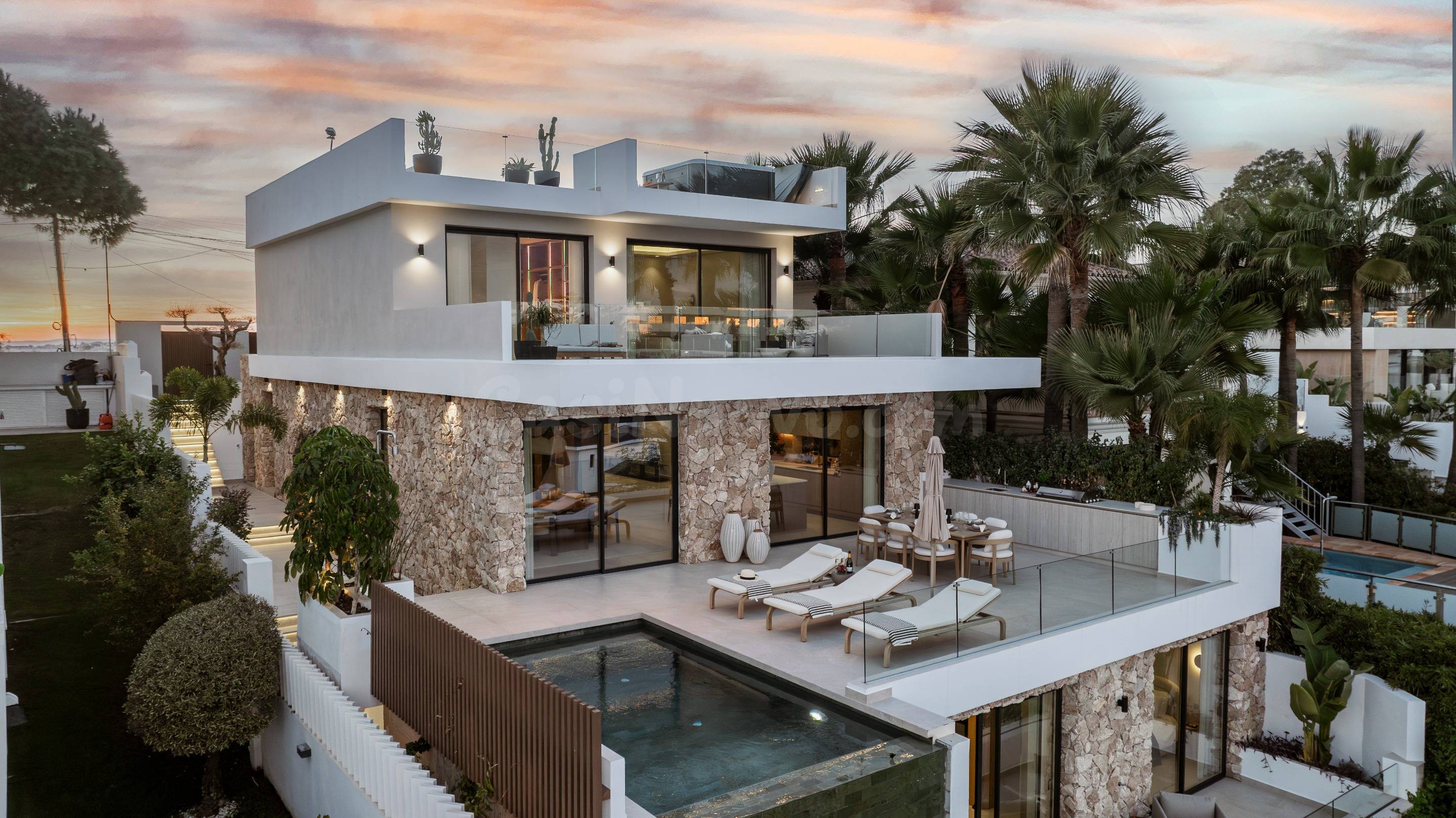 Elegante residencia de alto standing cerca de Puerto Banús y campos de golf. Marbella