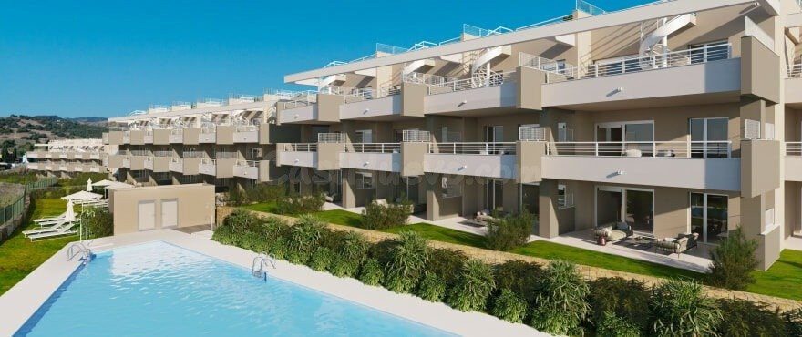 Apartamento de lujo en planta baja en Estepona Golf: vive el confort en primera línea, Málaga