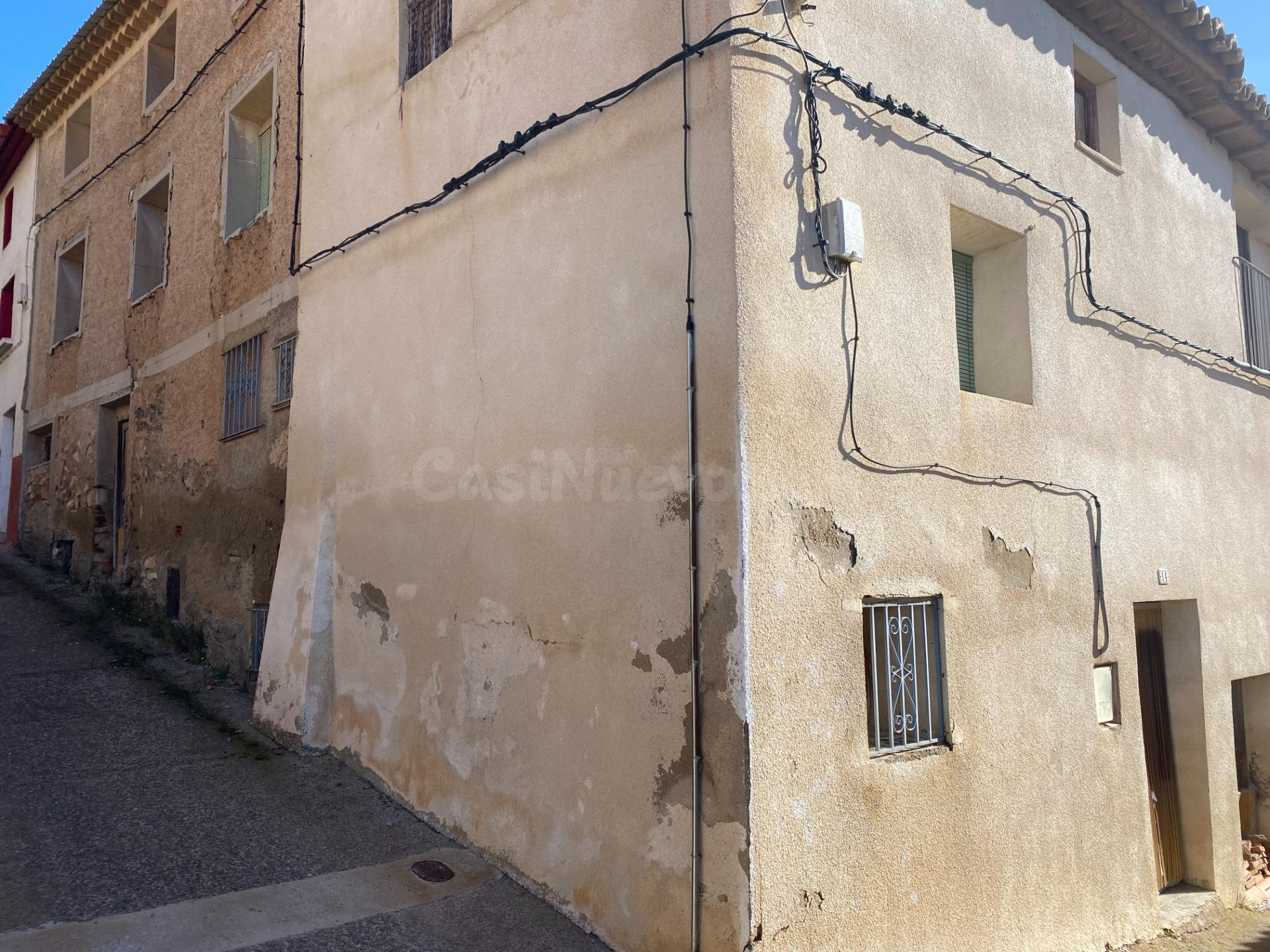 SE VENDE CASA EN BURBÁGUENA
