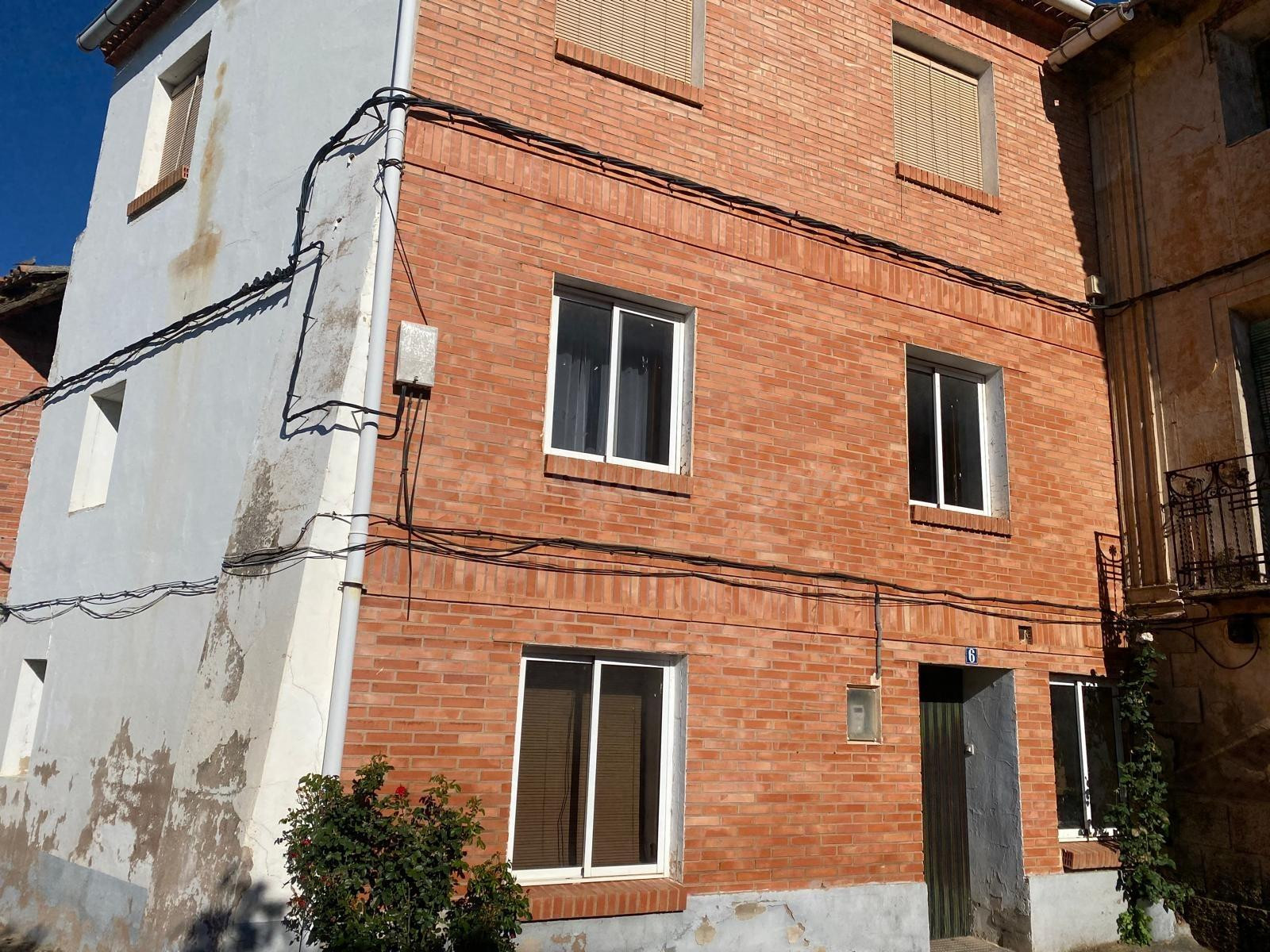 CASA EN VENTA EN MONREAL