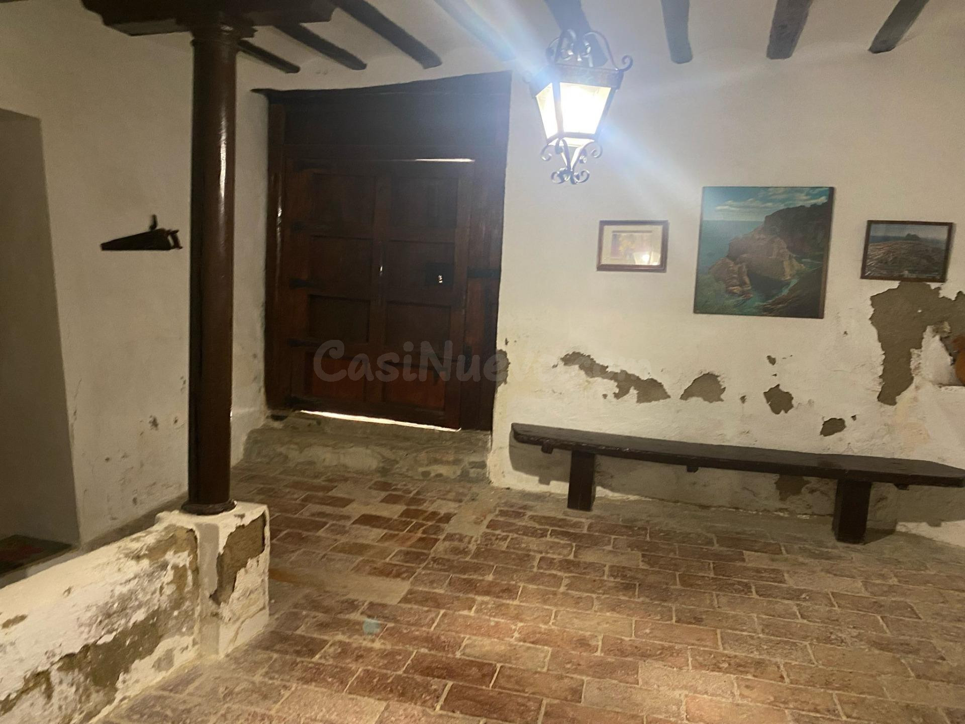 Casa señorial con jardín, garaje y vistas a la vega en Burbáguena (Teruel)