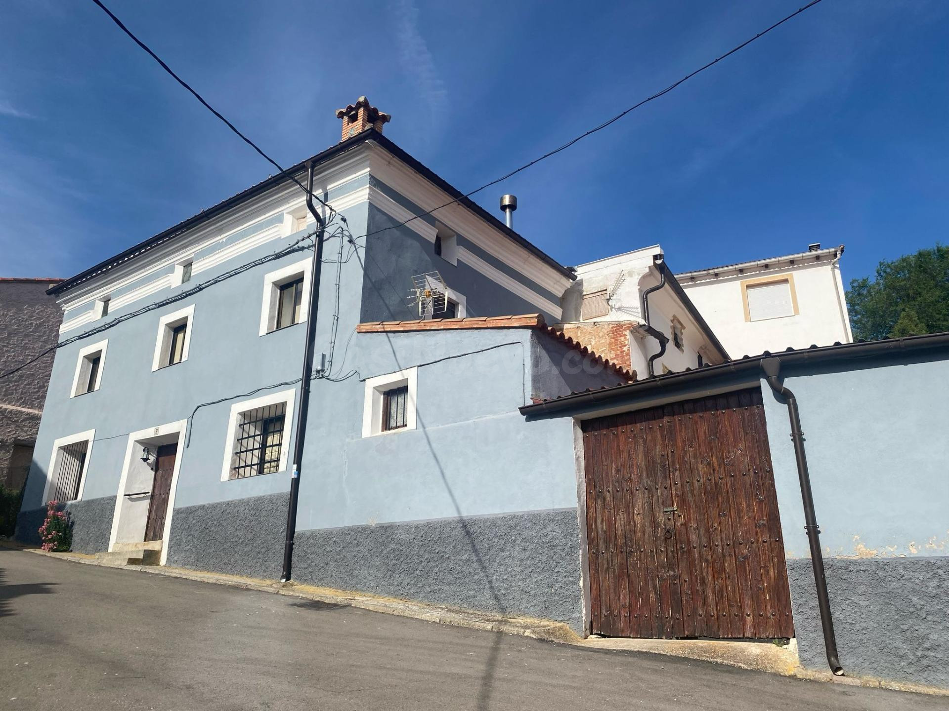 Casa luminosa y lista para entrar a vivir en Torre Los Negros
