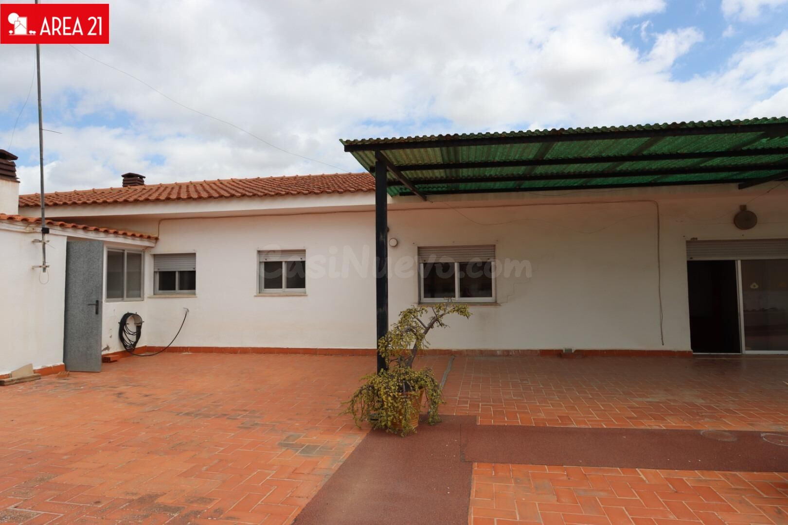EDIFICIO EN VENTA EN LA POBLA DE VALLBONA, PARA ENTRAR A VIVIR