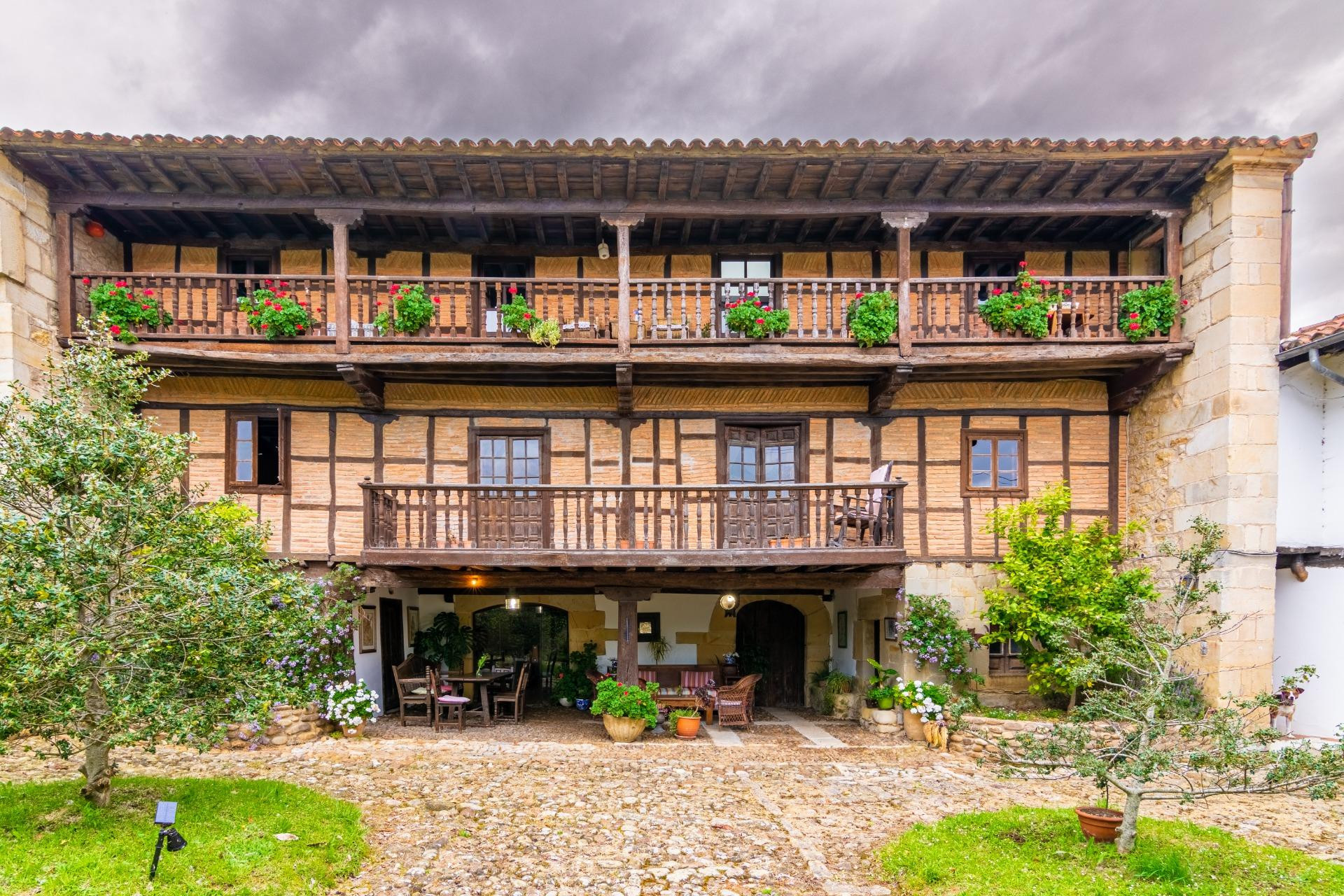 CASONA MONTAÑESA EN VILLAPRESENTE CON PISCINA Y TENIS - foto 2
