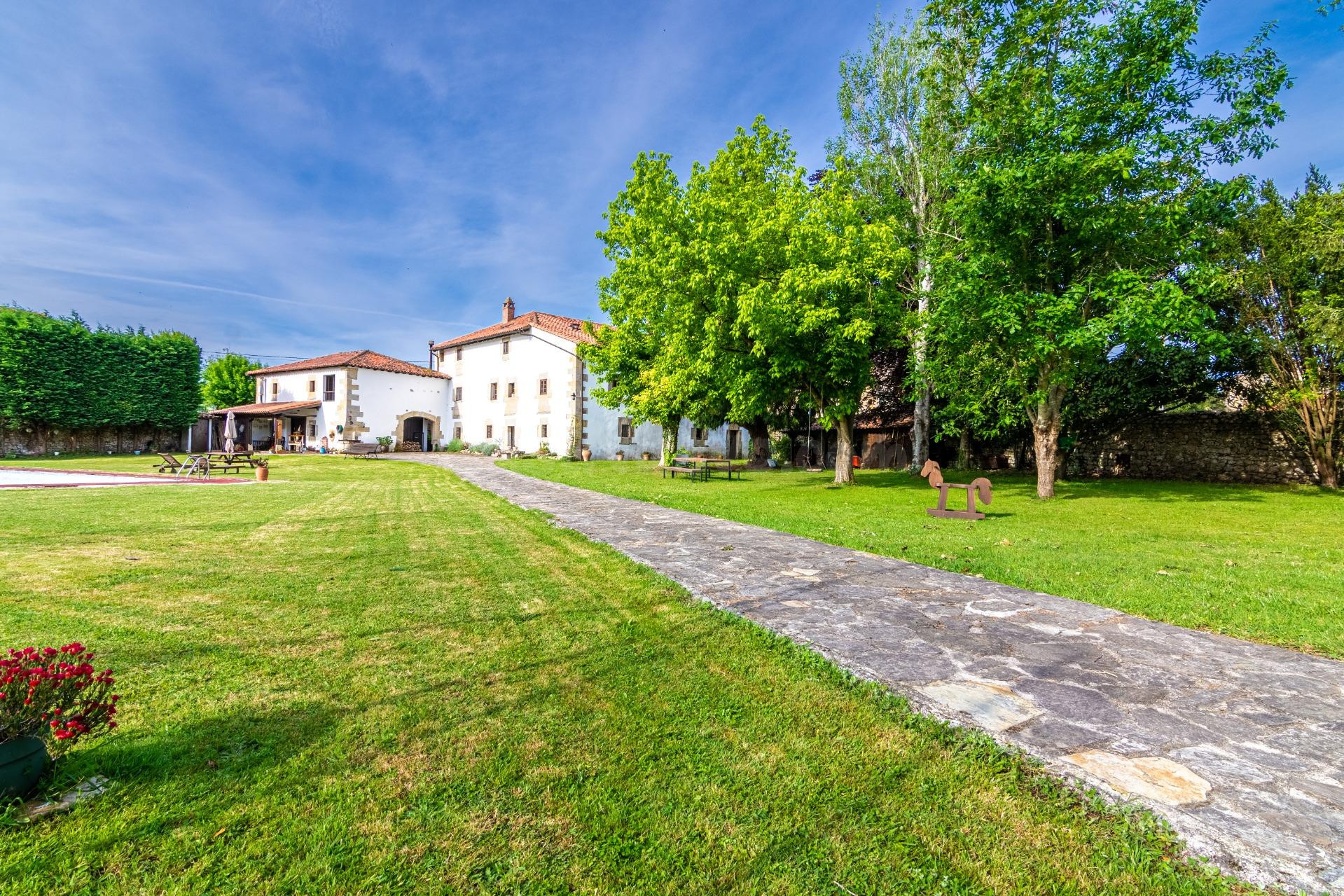 CASONA MONTAÑESA EN VILLAPRESENTE CON PISCINA Y TENIS - foto 5