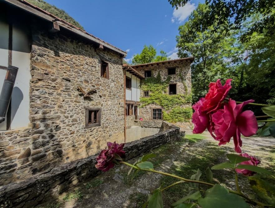 CASA DE PIEDRA EN VENTA EN PESAGUERO - POTES - CANTABRIA
