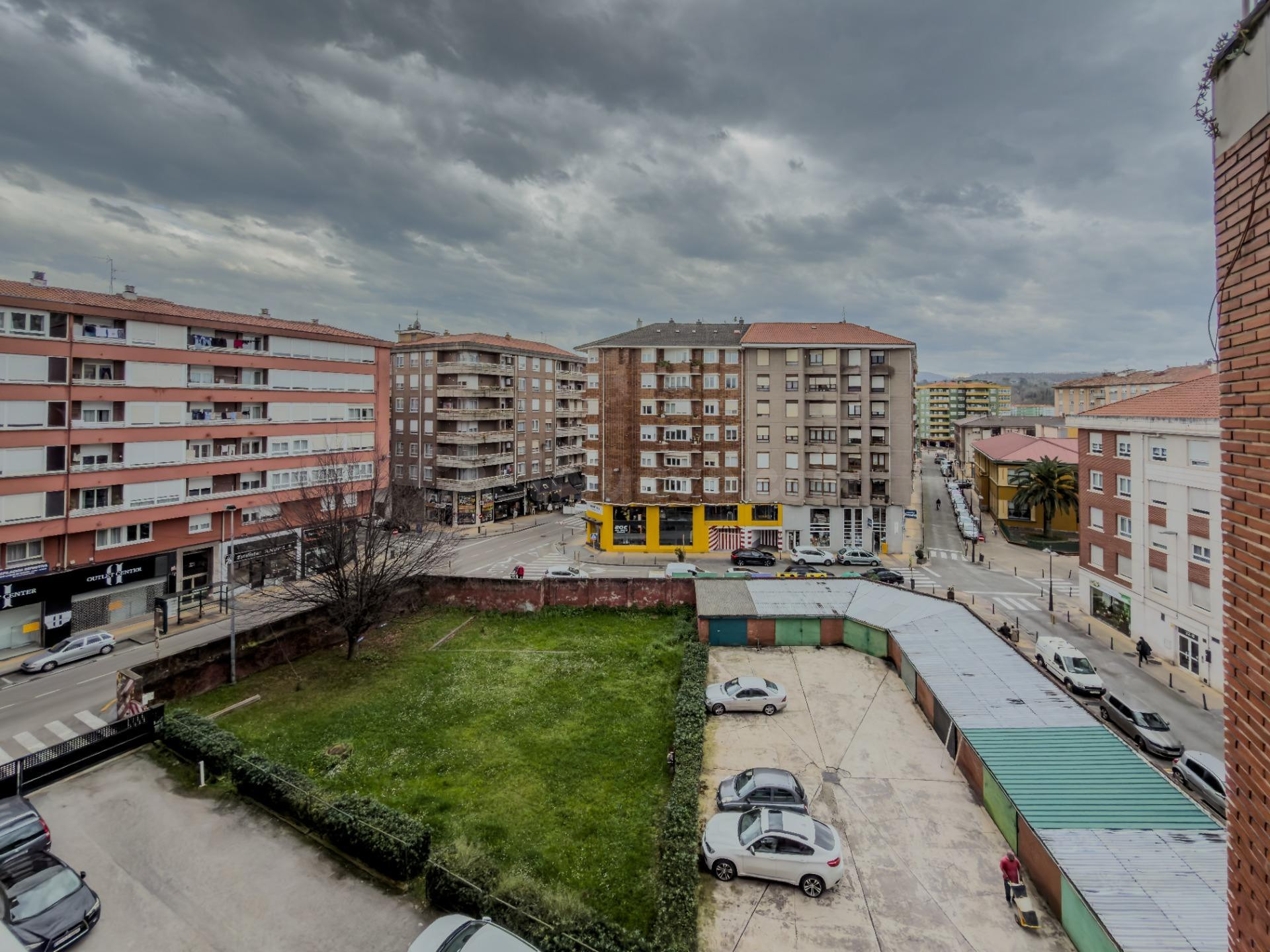 PISO DE CINCO habitaciones Y CUATRO BAÑOS EN EL CENTRO DE TORRELAVEGA