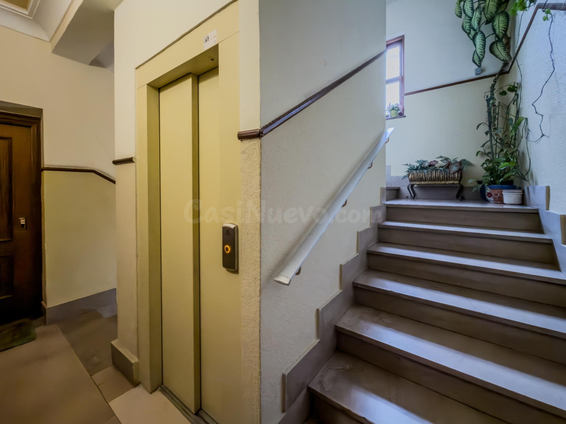 PISO DE CINCO habitaciones Y CUATRO BAÑOS EN EL CENTRO DE TO - foto 4