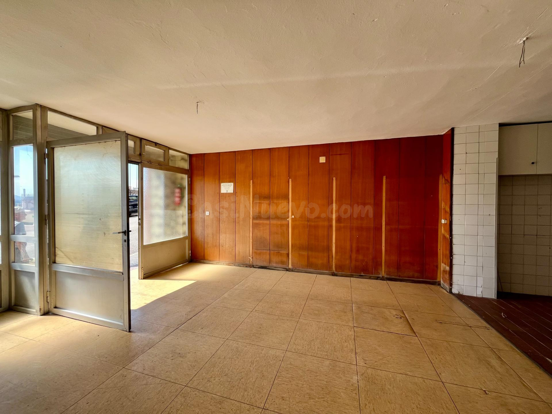 Local comercial con salida de humos, montacargas y alta rentabilidad, Santander