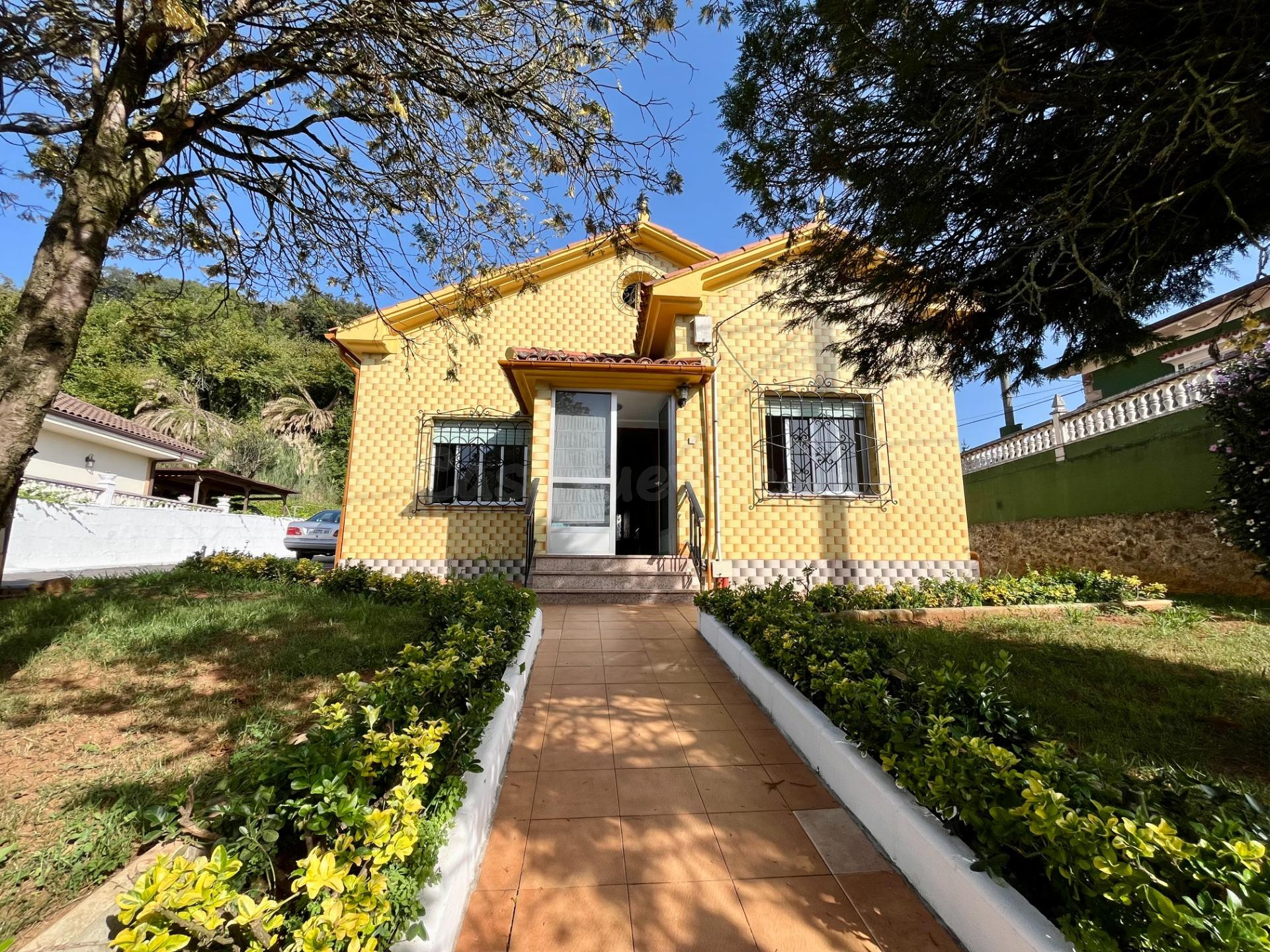 CASA CON JARDIN EN CAMARGO