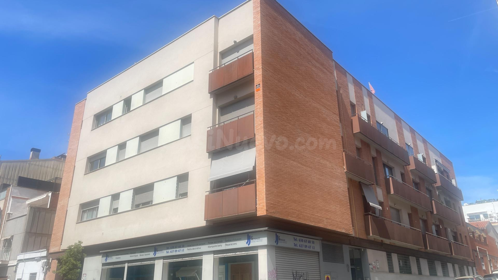 AMPLI PIS AMB PÀRQUING A SANT PERE NORD DE TERRASSA