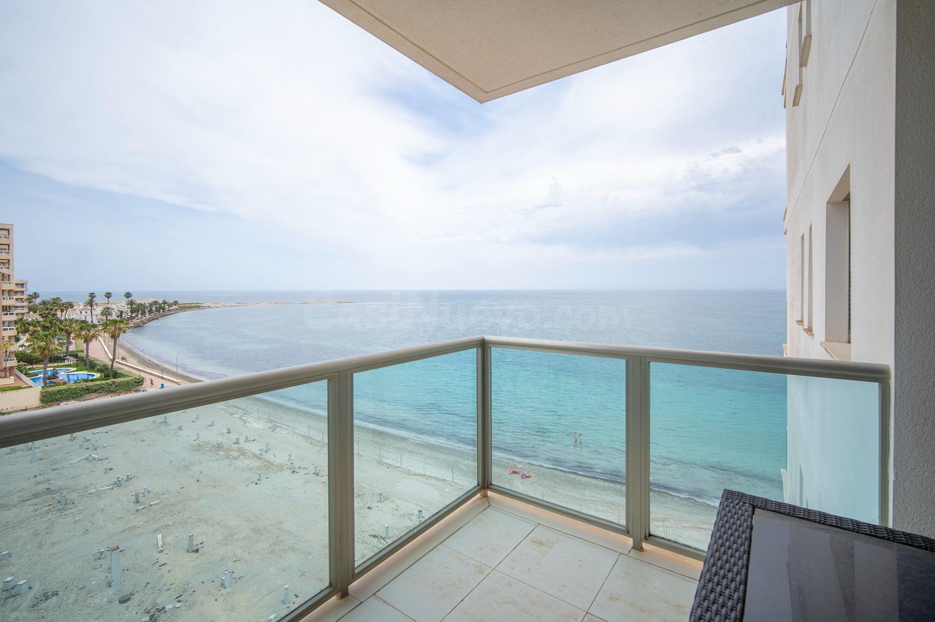 Se vende apartamento con vistas al mar, de 4 dormitorios y 3 baños en La Manga, Murcia