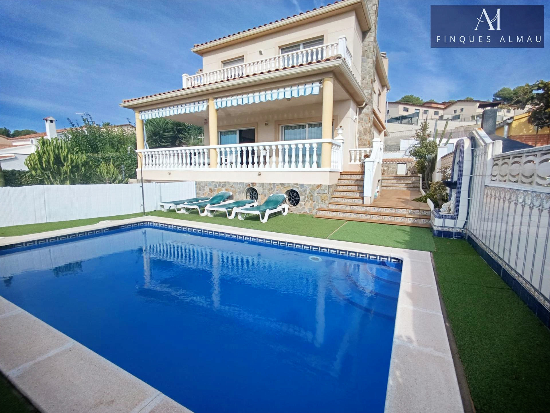 Casa en venta en Costa Cunit con licencia turística!!