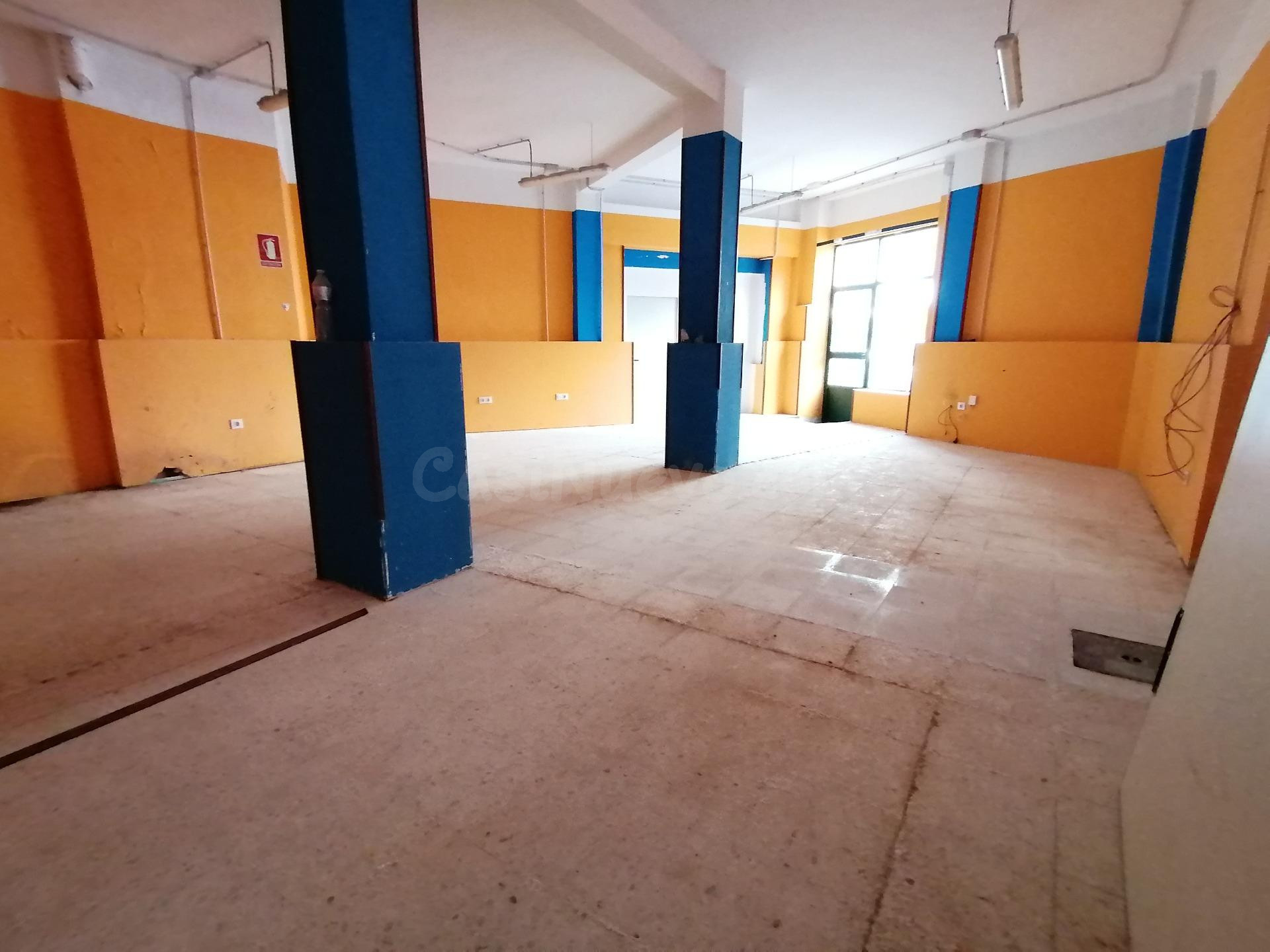 Local Comercial en Alquiler, Junto a La Cruz - Canovas