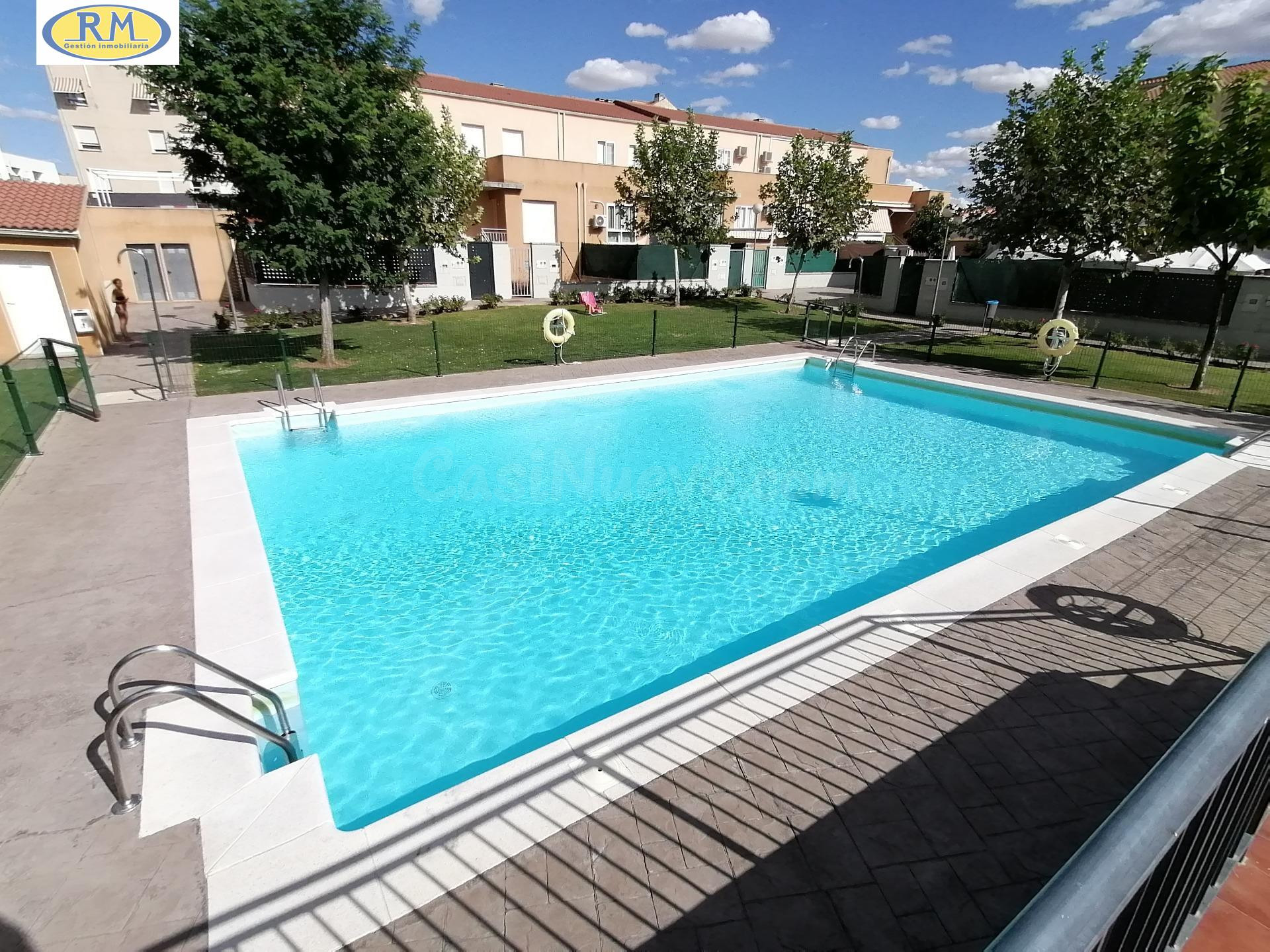 Se Alquila Chalet Adosado en Cáceres, con Piscina