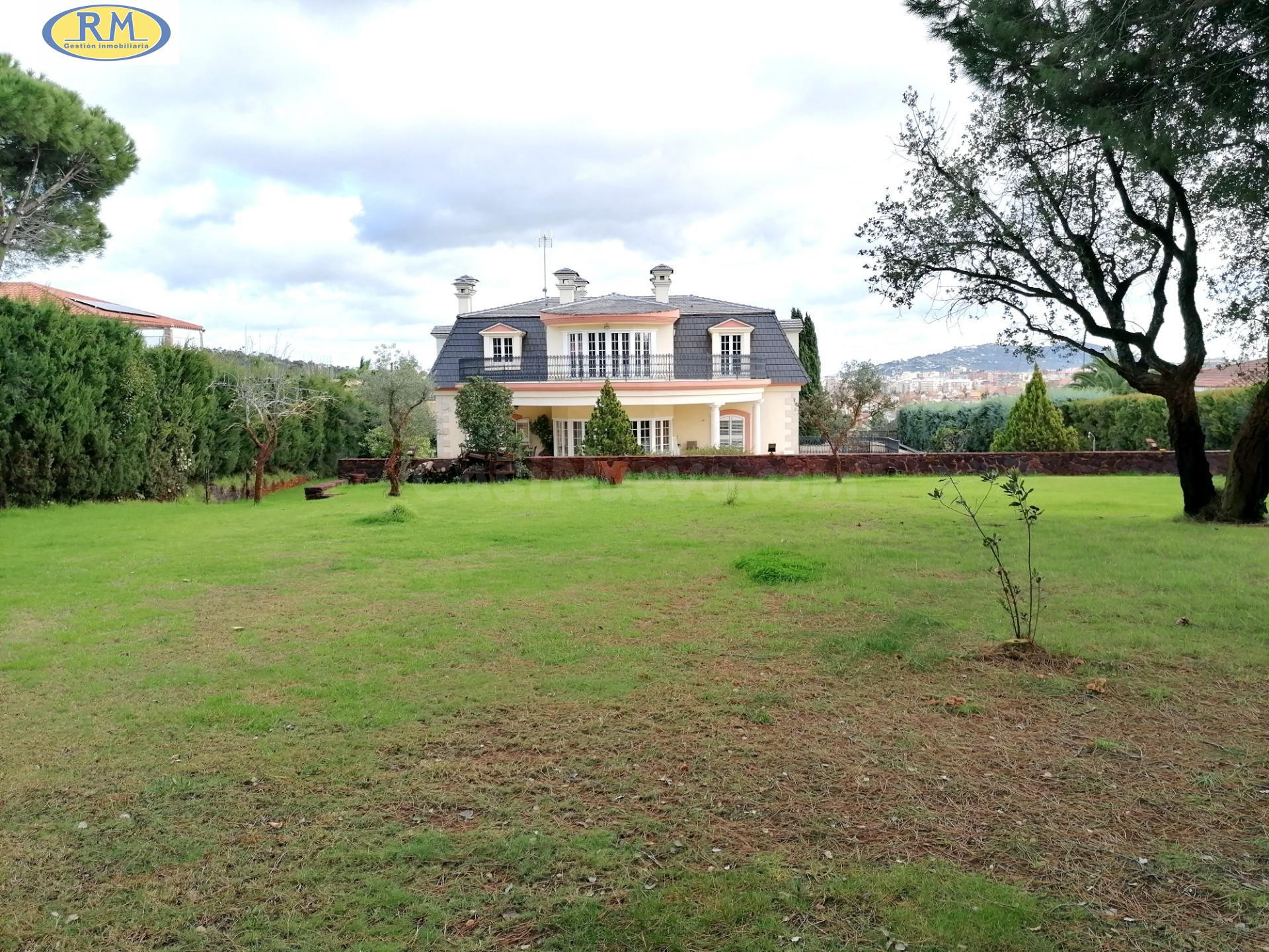 Chalet en Venta con Piscina en Cáceres en la Sierrilla 1 - foto 2