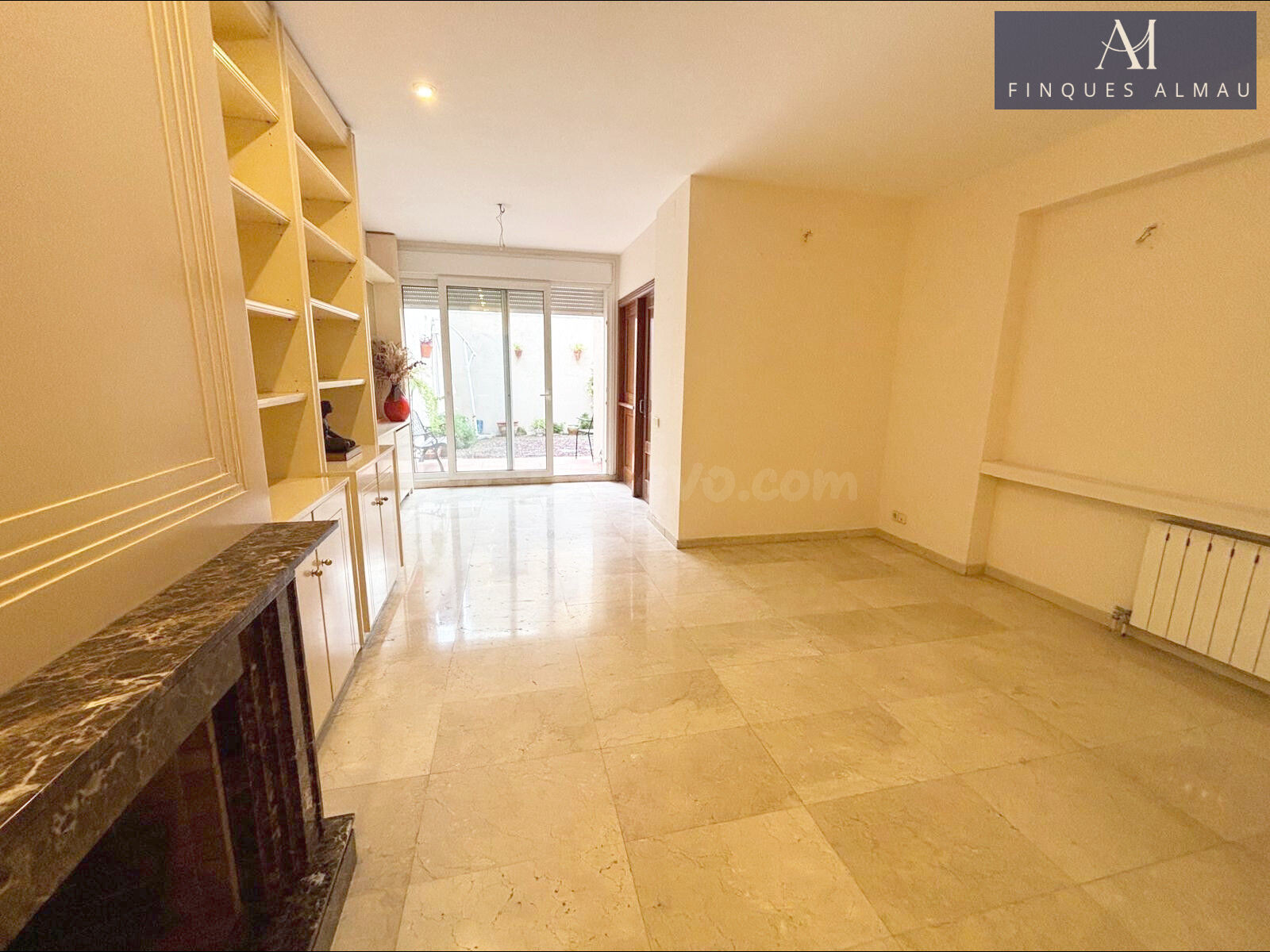 Casa en venta en calle Roselles. Hospitalet