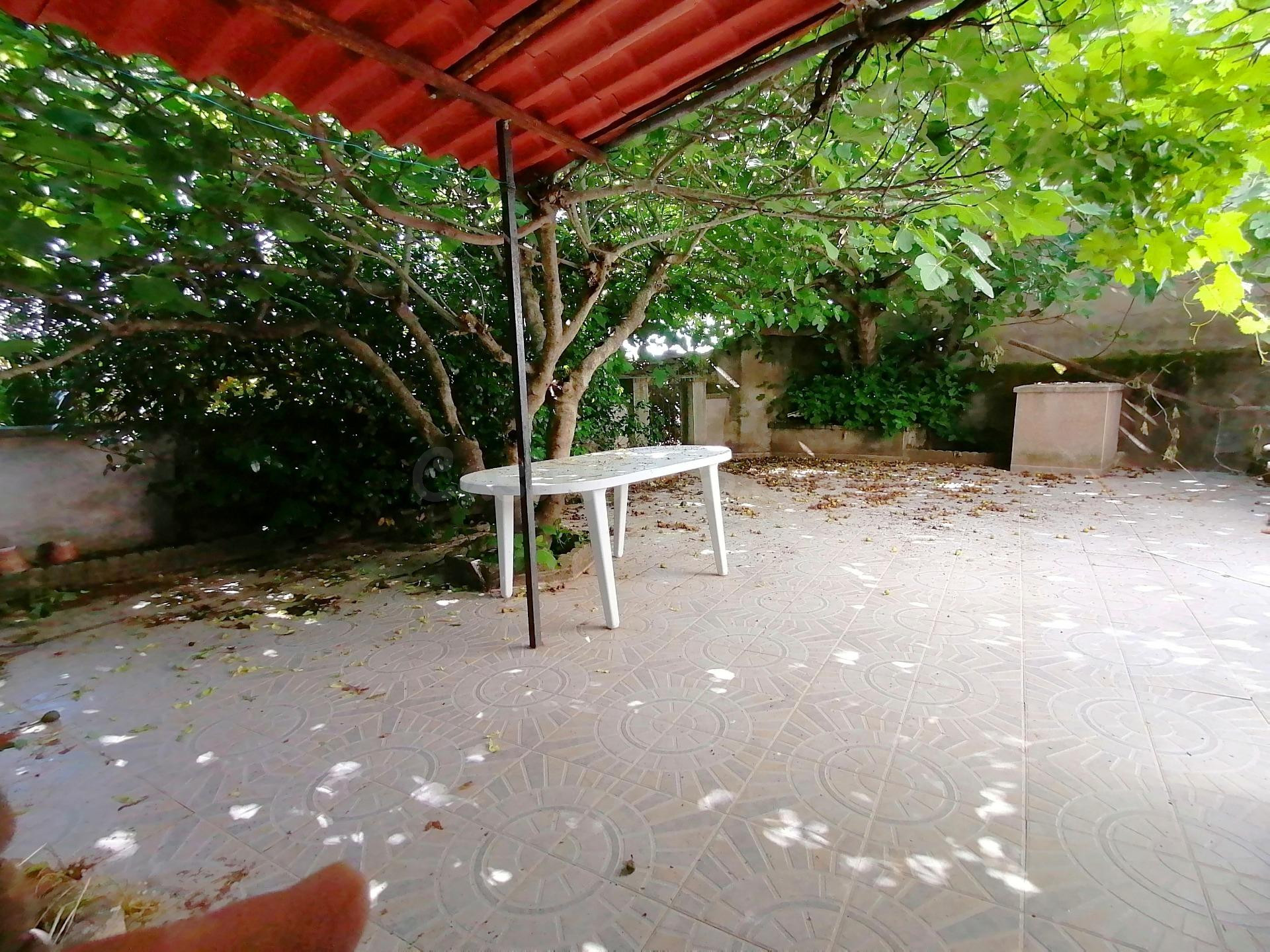 Amplia Casa  con Gran Patio en Hinojal Ideal para Reformar - 60.000€
