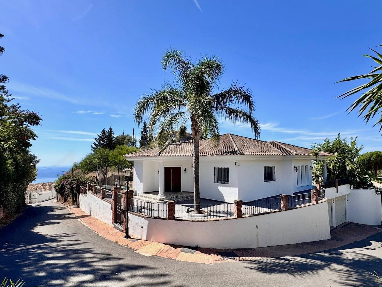 CHALET INDEPENDIENTE EN BENALMADENA