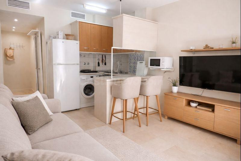 PISO EN VENTA CENTRO DE FUENGIROLA. 2 DORMITORIOS. A UN PASO DE SERVICIOS Y PLAYA.