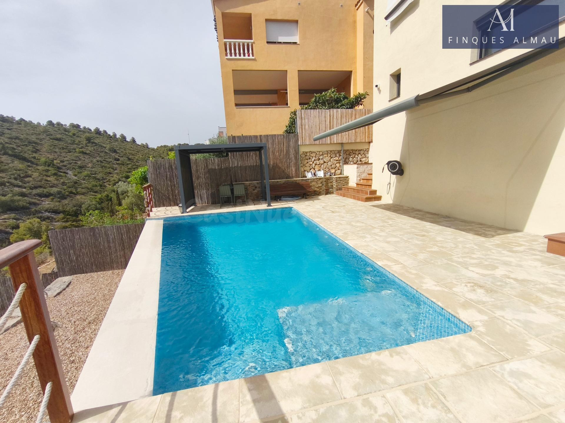 Espléndida Casa Reformada en Les Brises de Calafell con vistas al Mar