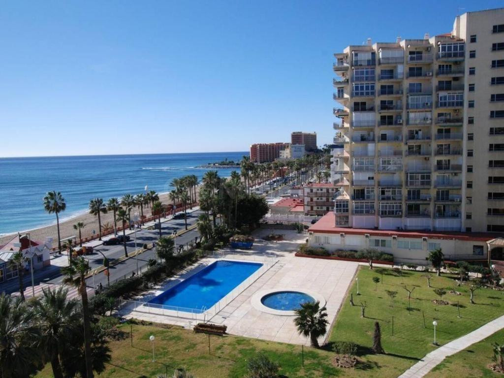 FANTASTICO ESTUDIO CON PISCINA EN BENALMADENA COSTA