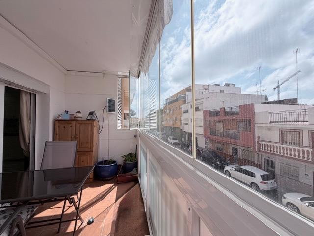 Piso reformado de 3 dormitorios, 2 baños y amplia terraza en Fuengirola