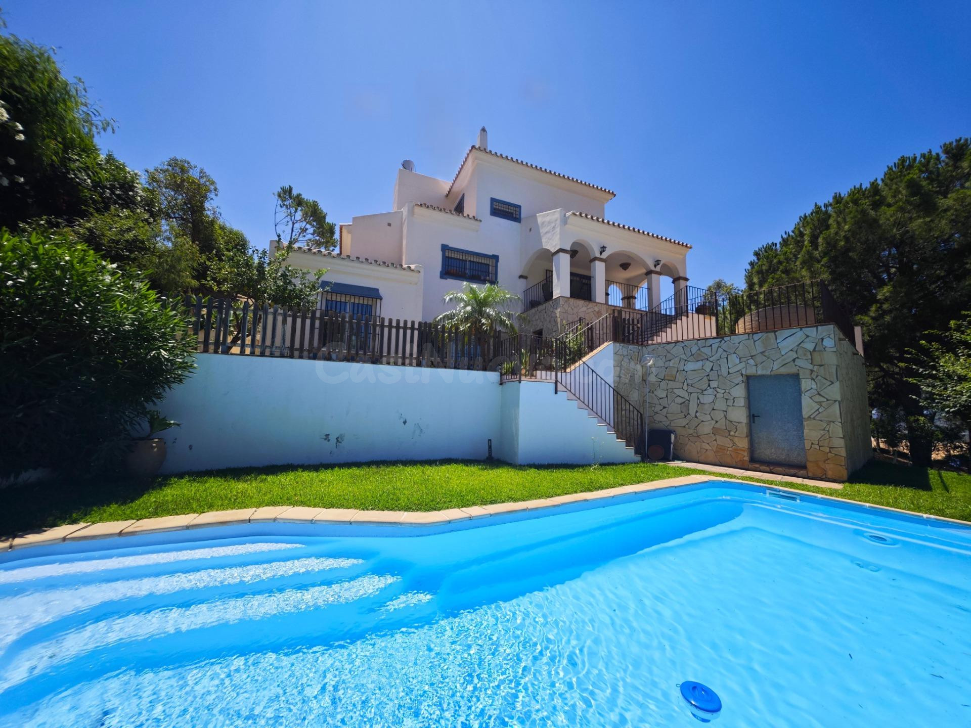 VILLA INDEPENDIENTE EN MIJAS PUEBLO CON VISTAS PANORAMICAS Y PISCINA
