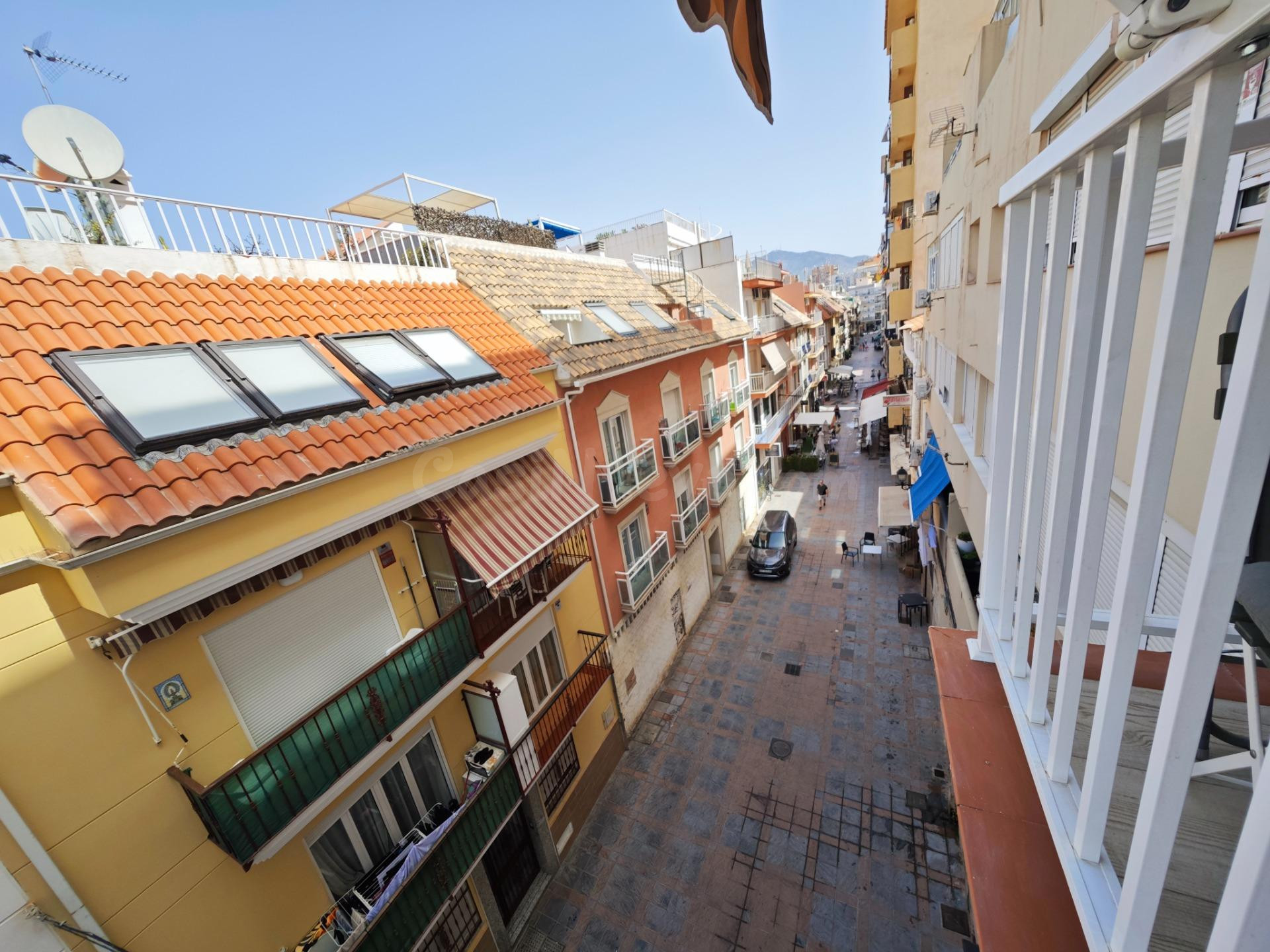PISO EN ALQUILER DE TEMPORADA, PRIMERA LINEA 2 DORMITORIO 1 BAÑO FUENGIROLA
