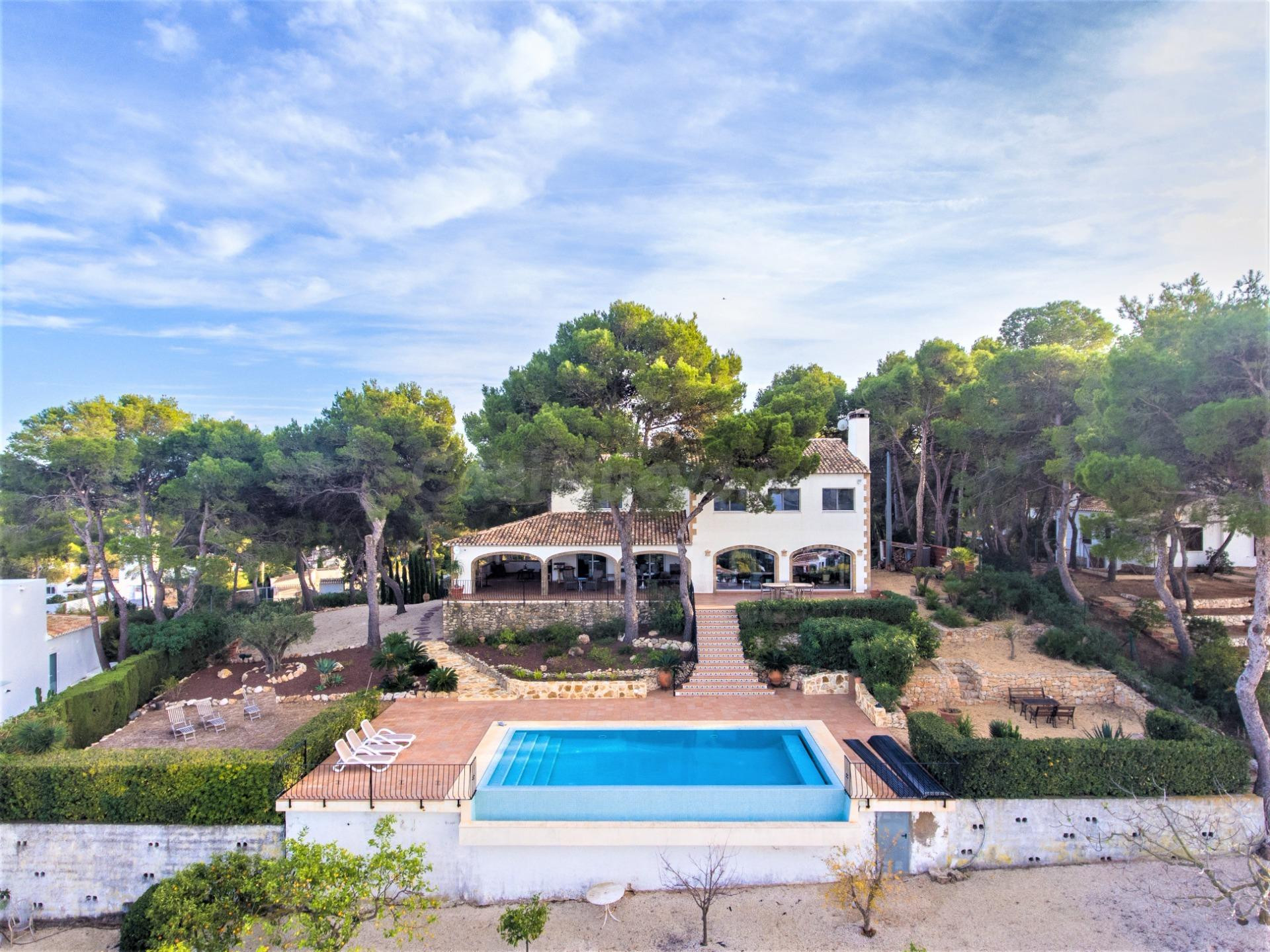 Villa lujuoso con vistas panoramicas al mar y a Javea