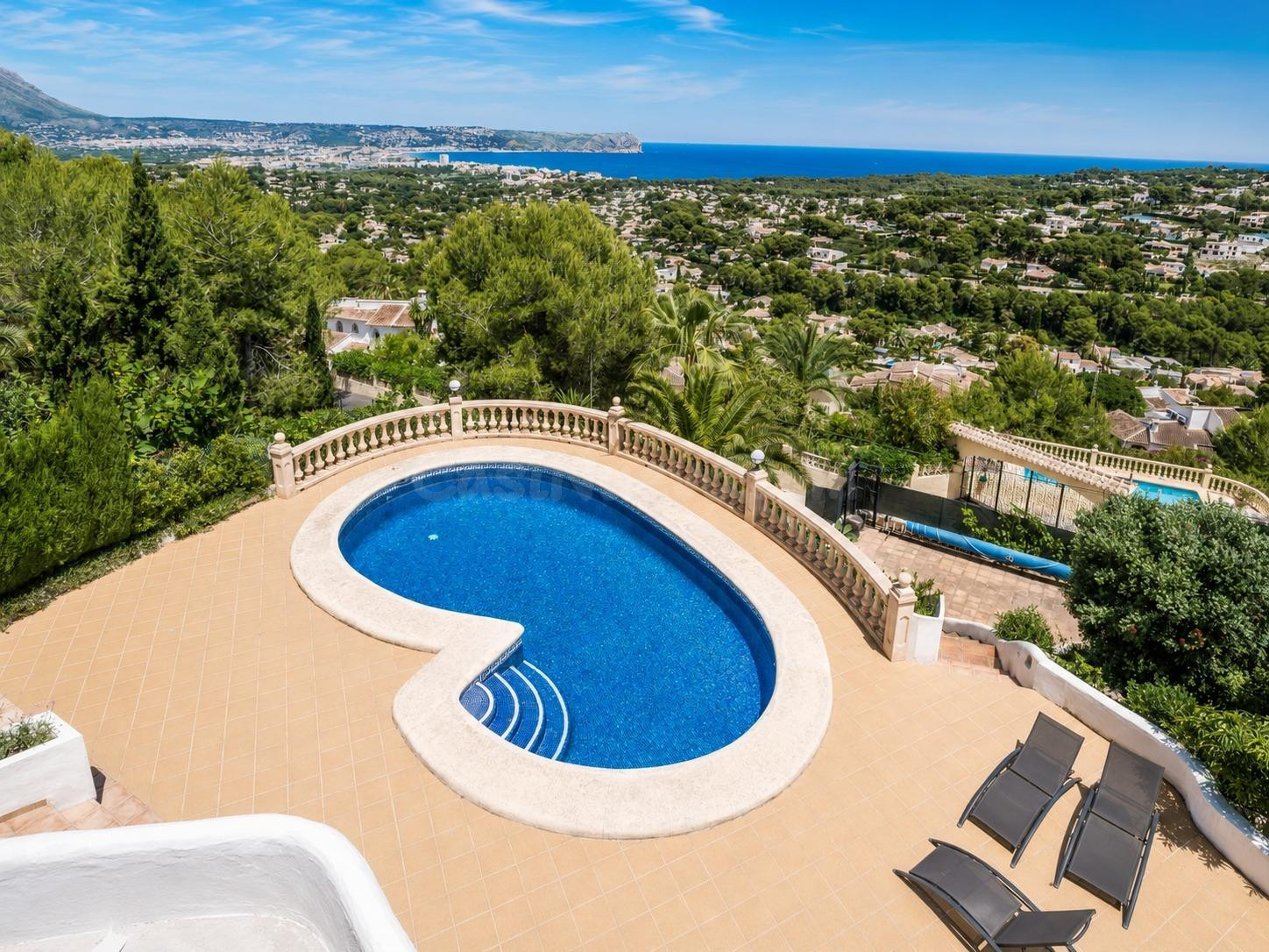 Villa de estilio ibicenco con vistas al mar y a Javea