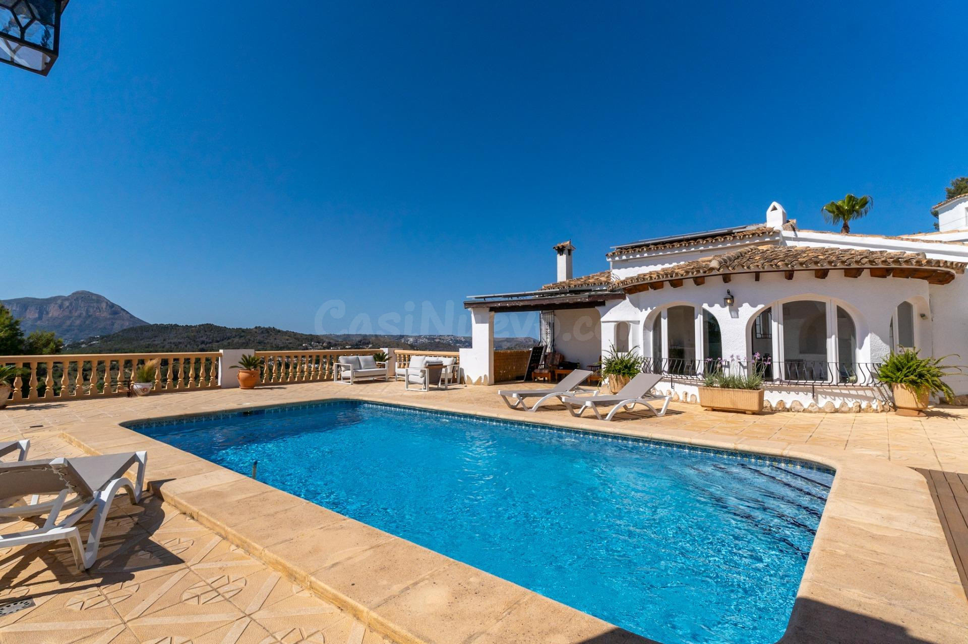 Exclusiva vivienda con vistas panorámicas al Montgó y al mar
