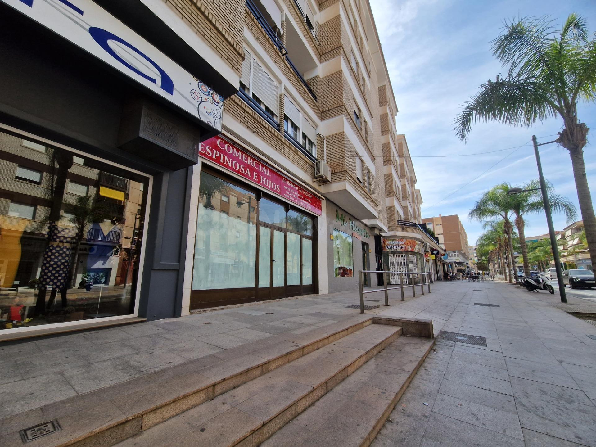 Local en venta y alquiler con opción a compra en Avenida de Salobreña, Motril