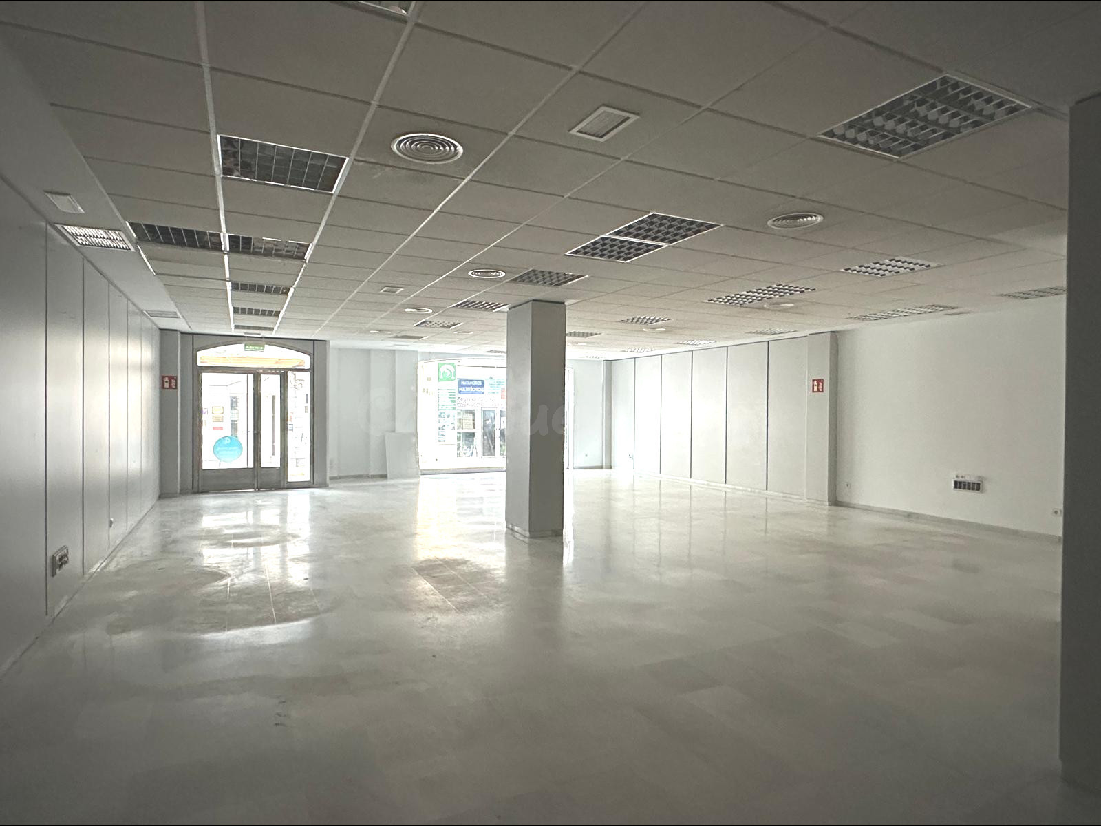 Amplio Local Comercial en el Corazón de Chiclana de la Frontera