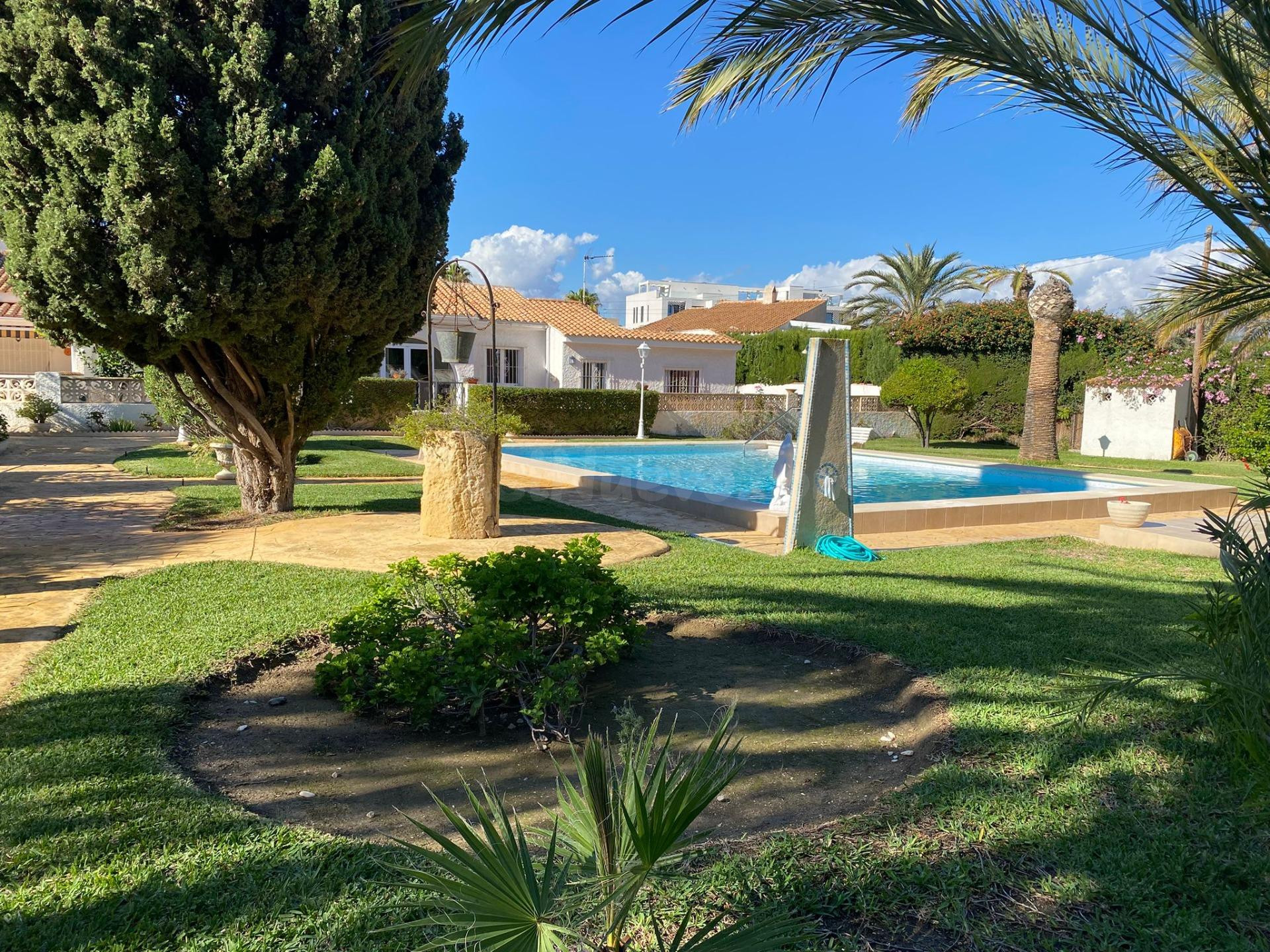 Chalet adosado en Fabraquer, a pocos metros de la playa de Muchavista