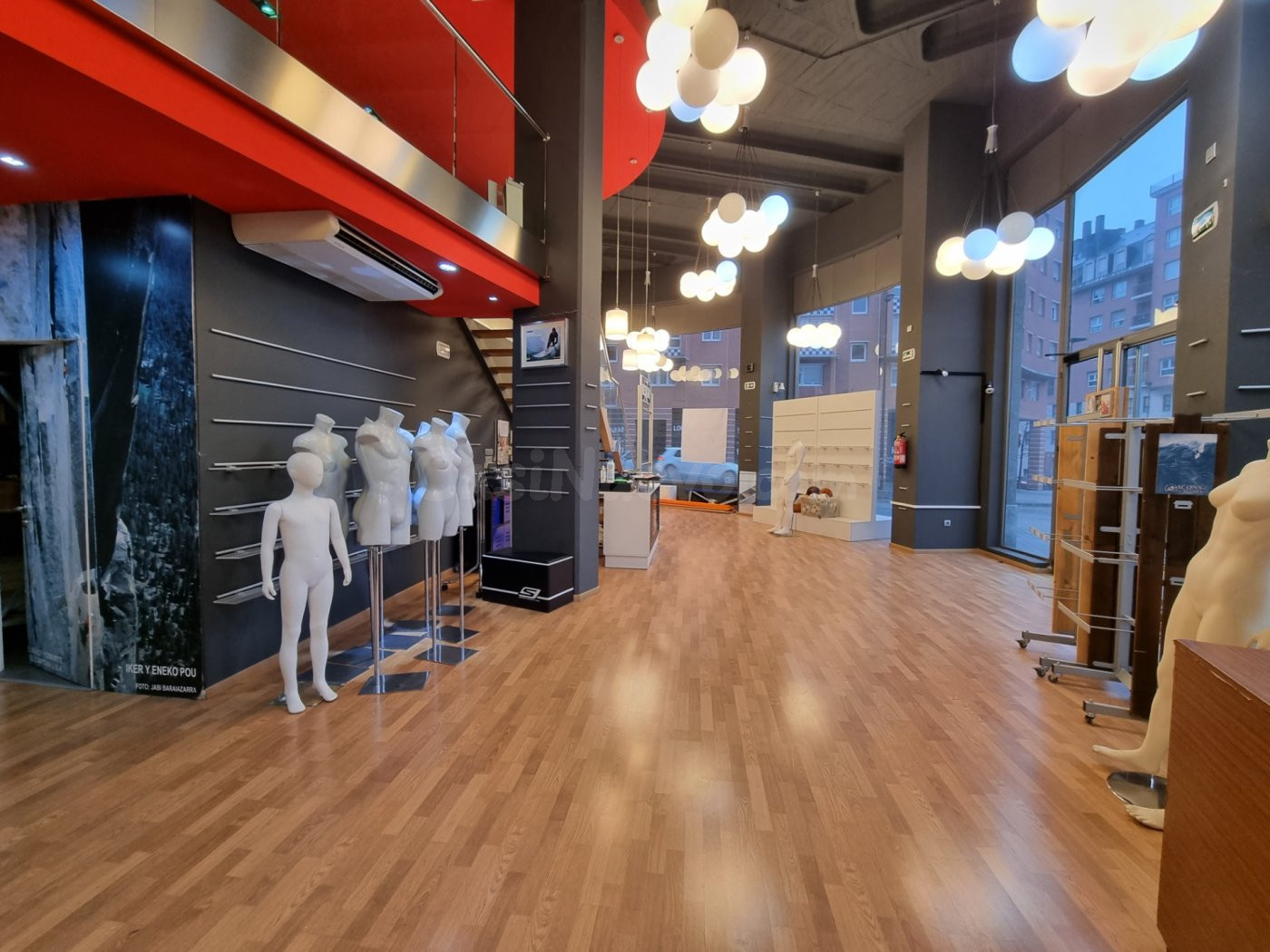 LOCAL COMERCIAL MONTADO EN ALQUILER, 180 M2. ZONA MIRIBILLA