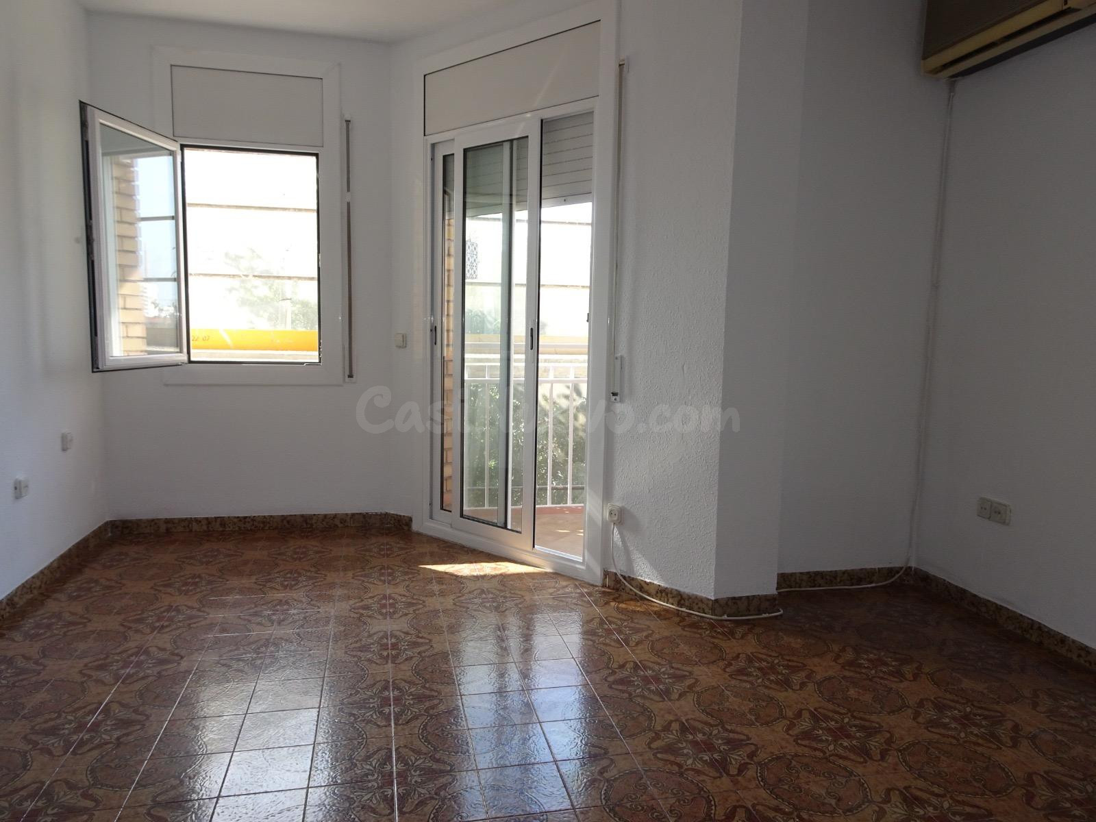 Piso de 3 habitaciones con 2 balcones e inquilino solvente en Pep Ventura