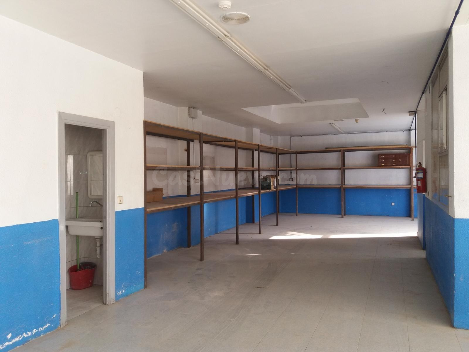 EN VENTA LOCAL EN ZALLA
