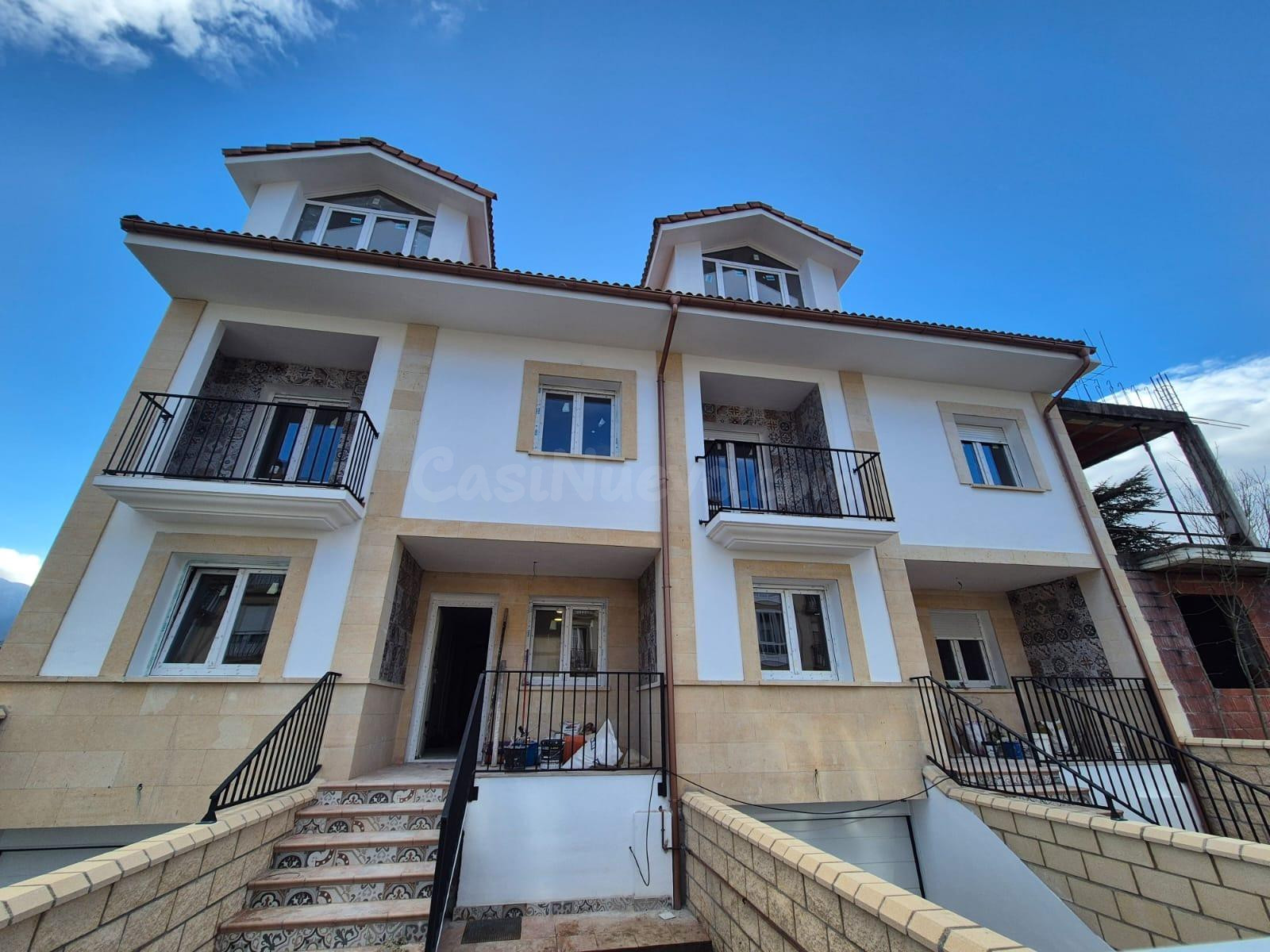 OPORTUNIDAD CHALET ADOSADO EN VILLASANA DE MENA